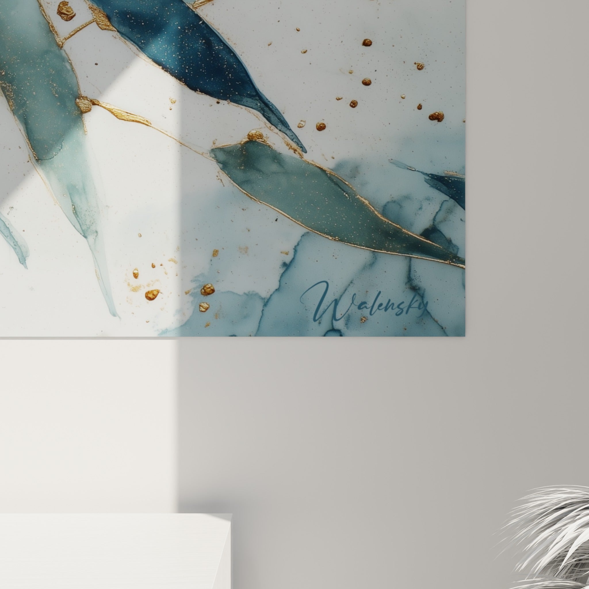 Détail du tableau bambou montrant les coulures bleu ardoise et le grain doré de la matière