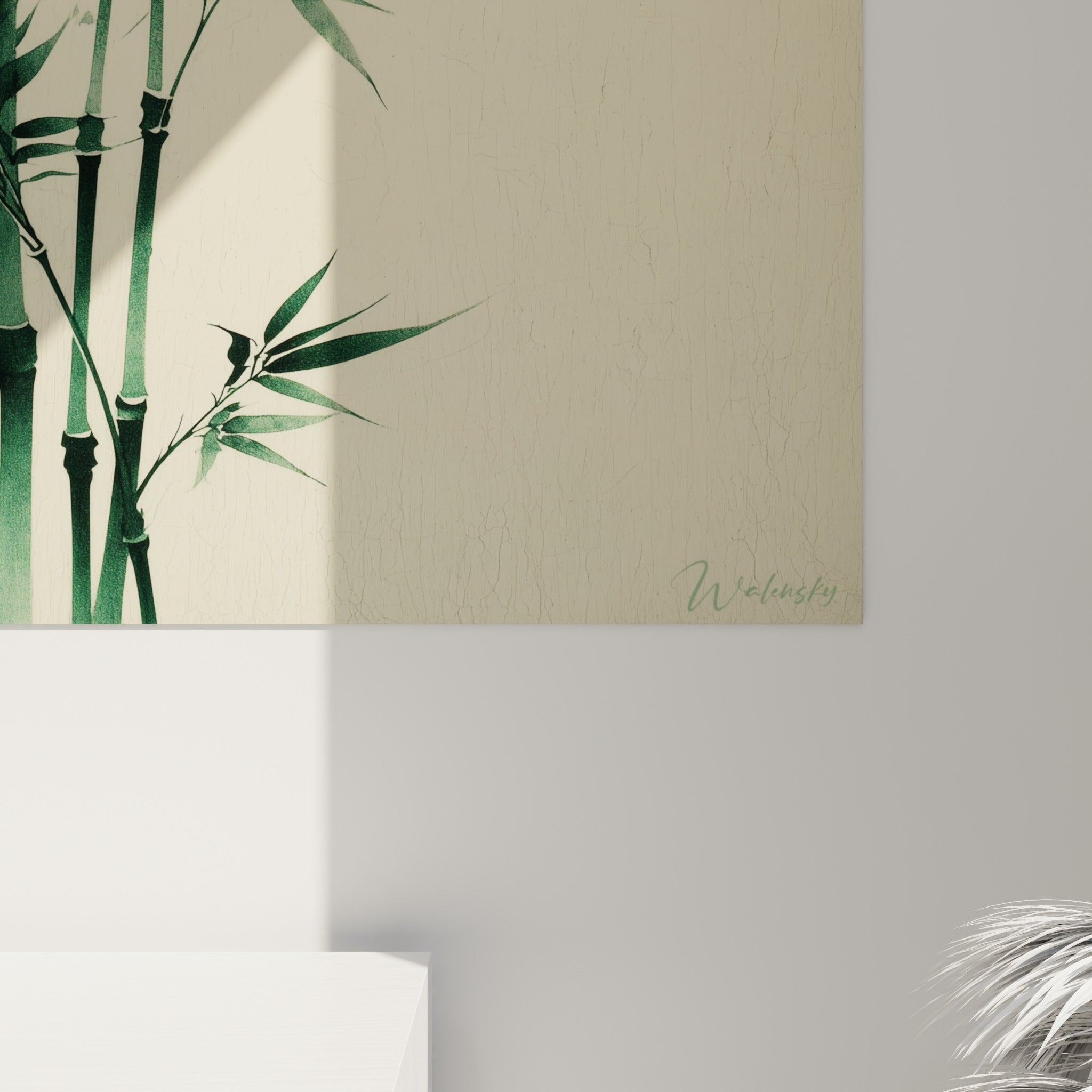 Détail du grain craquelé et des nuances de vert émeraude des feuilles de bambou peintes à l'encre
