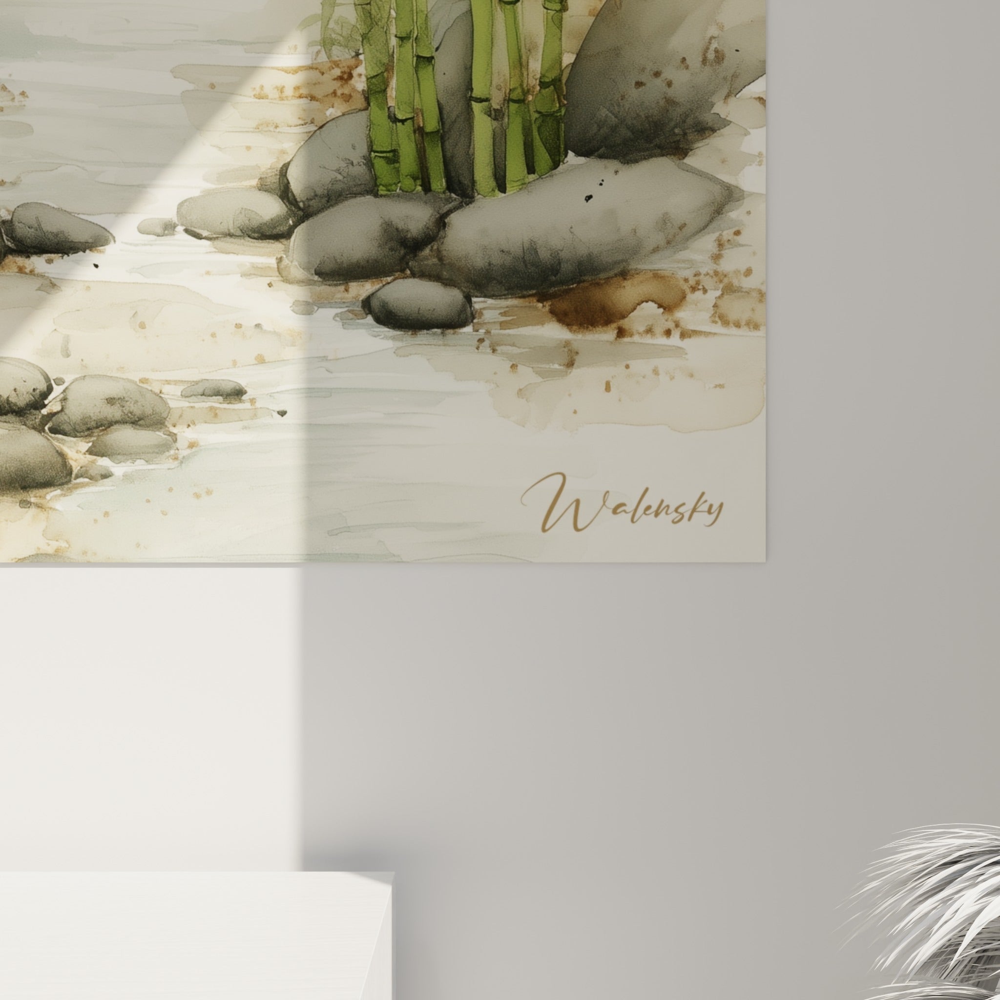 Détail des feuilles de bambou vert sombre et du ruisseau bleu-gris à l'aquarelle sur toile