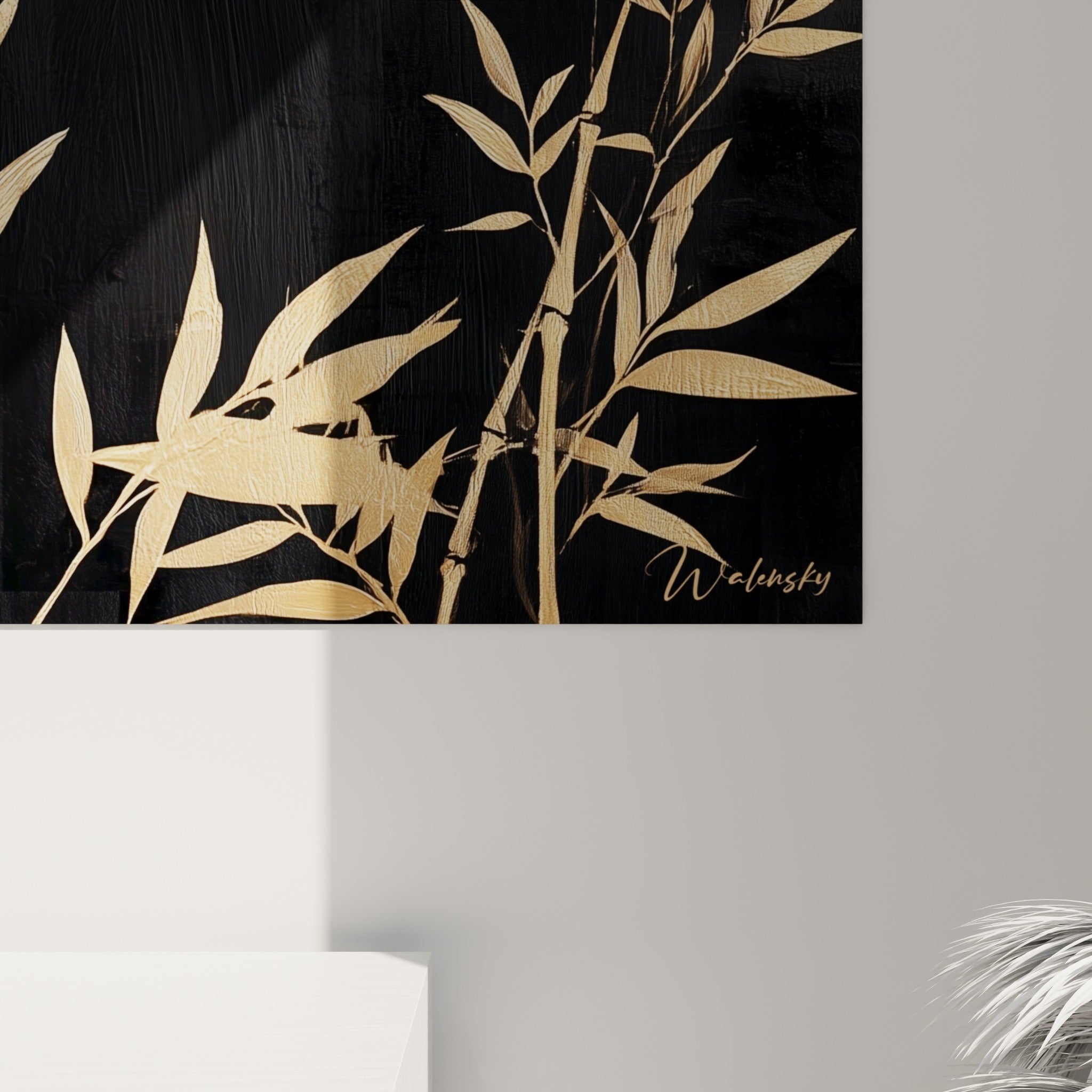 Détail des nervures dorées et du grain noir mat révélant la matière de l'impression du bambou