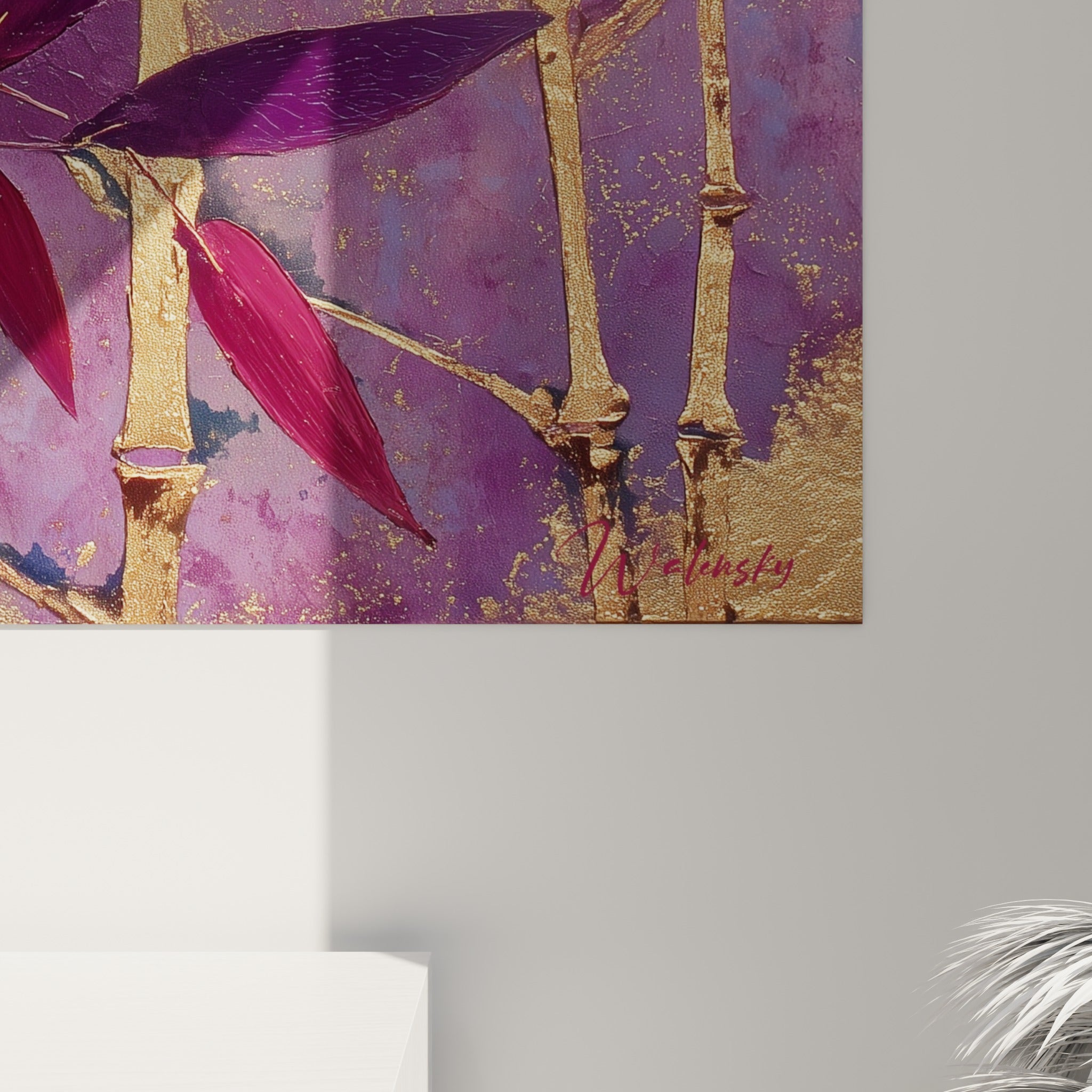 Détail des empâtements dorés et des feuilles magenta du bambou révélant le grain de la matière