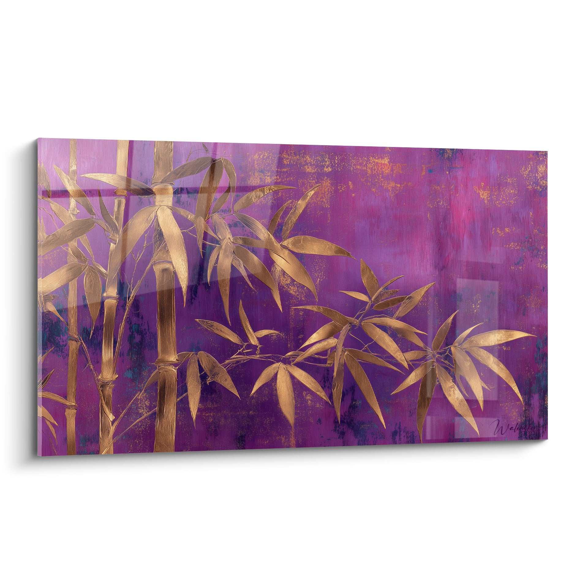Bambou doré aux feuilles allongées se déployant sur un fond violet et magenta texturé