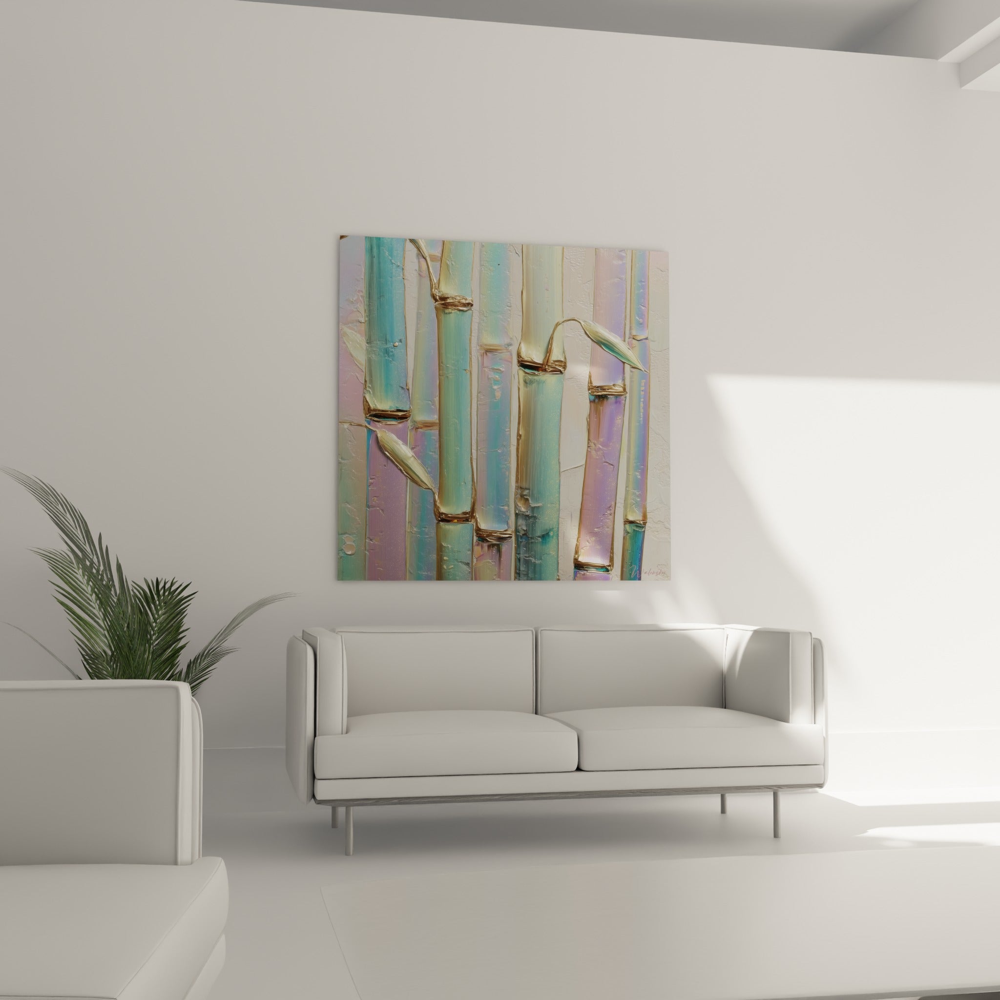 Bambou doré et turquoise en relief au-dessus d'un canapé dans un salon lumineux
