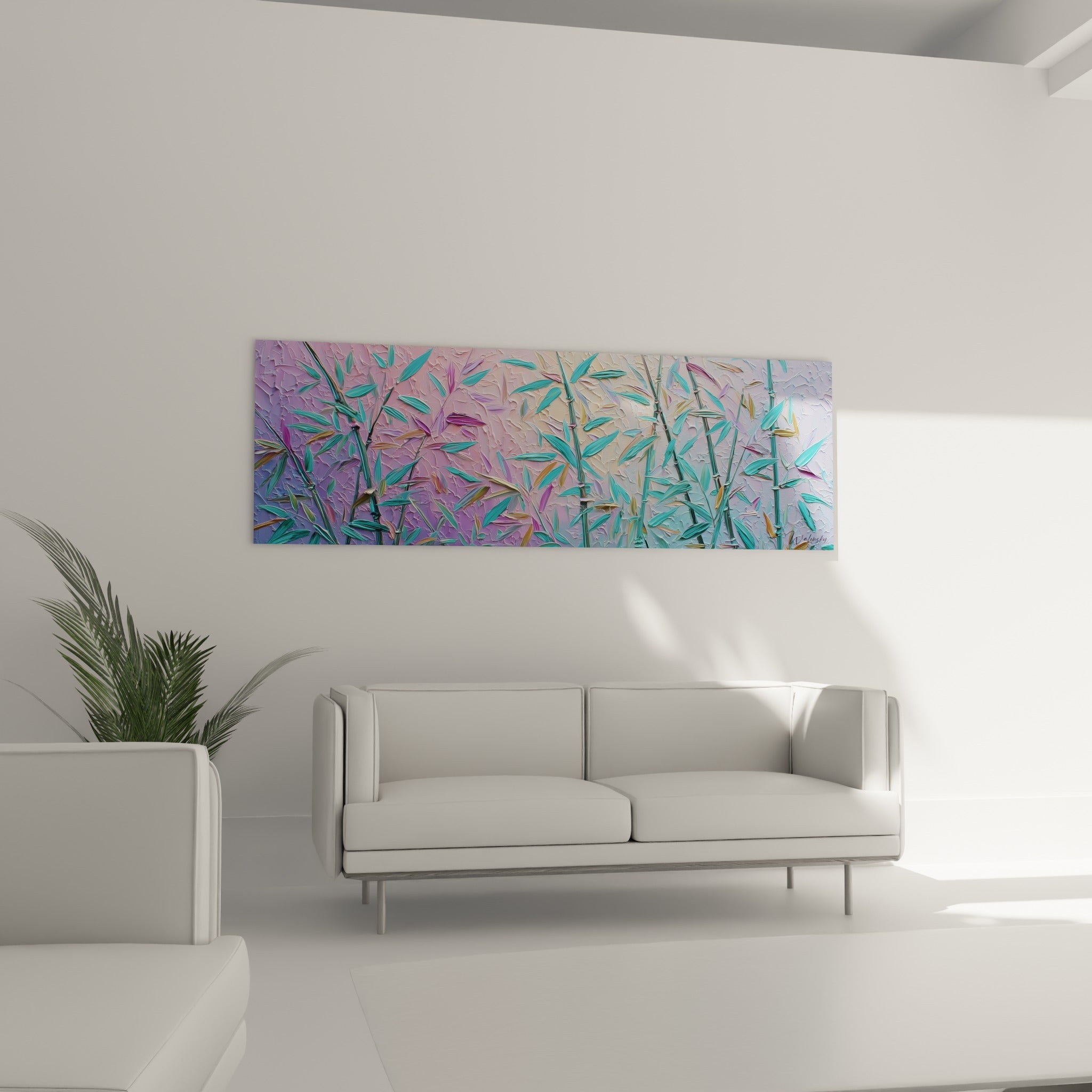 Tiges de bambou turquoise et dorées disposées au-dessus d'un canapé dans un salon lumineux