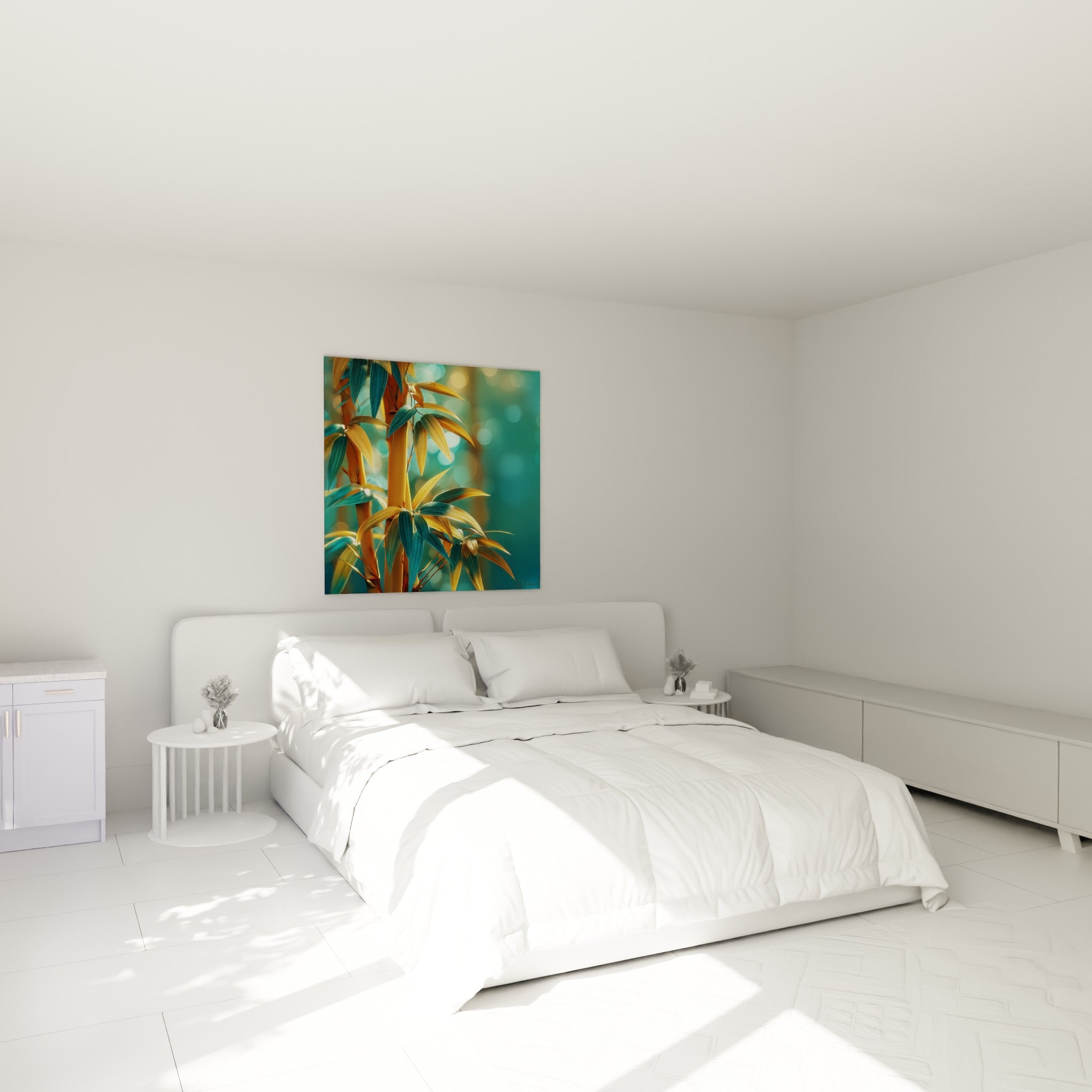 Feuillage de bambou doré et turquoise accroché au-dessus d'un lit dans une chambre claire