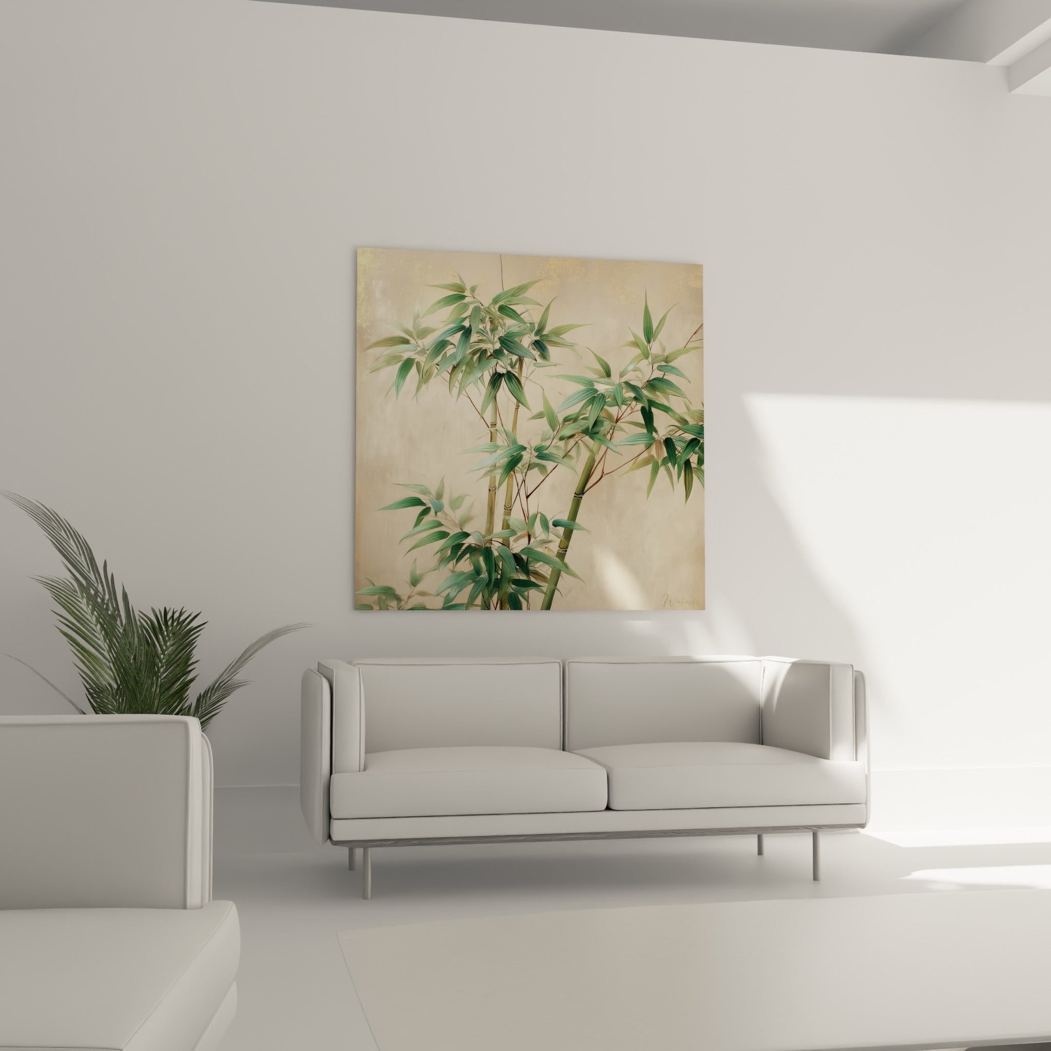 Feuillage de bambou vert et fond doré patiné au-dessus d'un canapé dans un salon lumineux