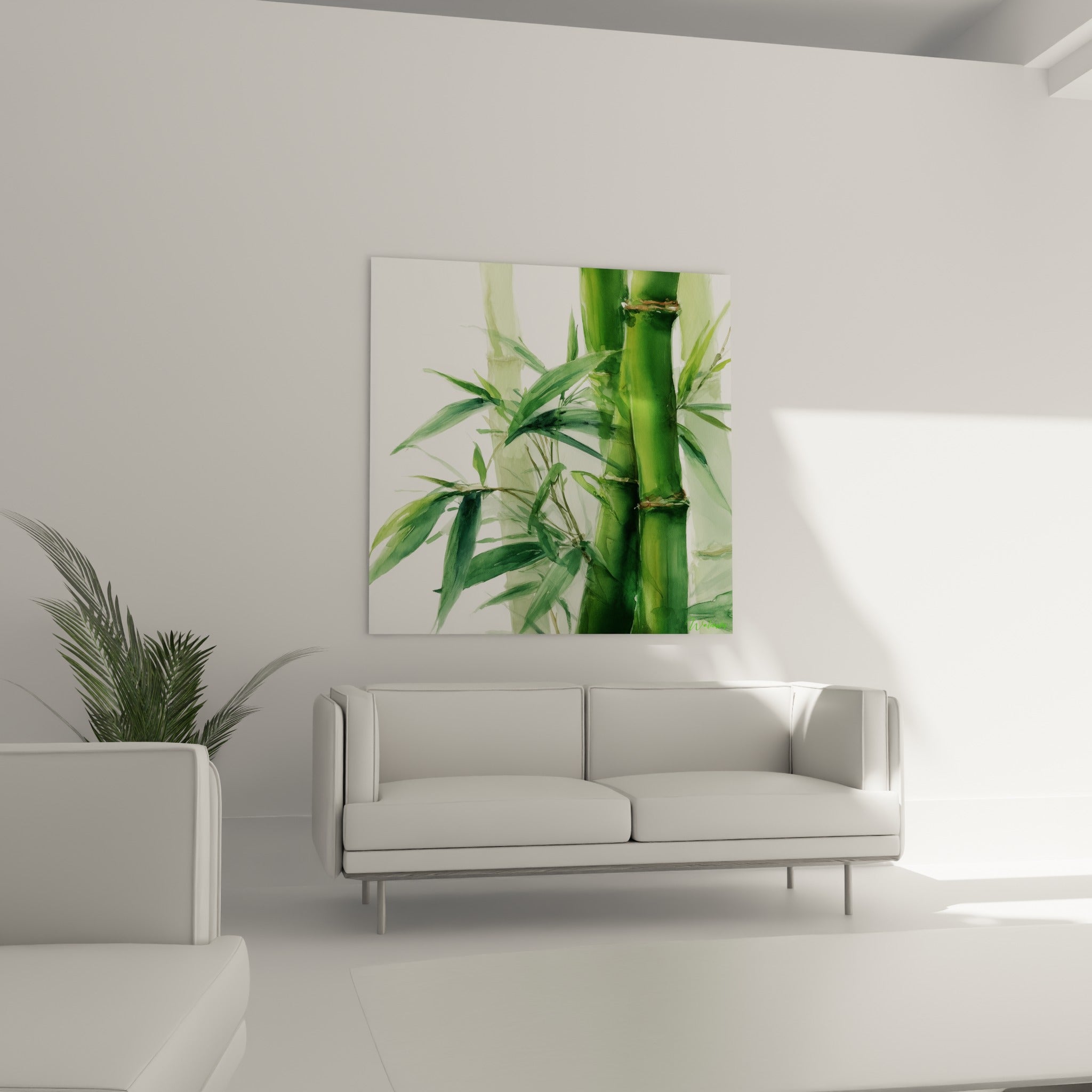Feuillage vert sauge et tiges brunes de bambou au-dessus d'un canapé dans un salon lumineux