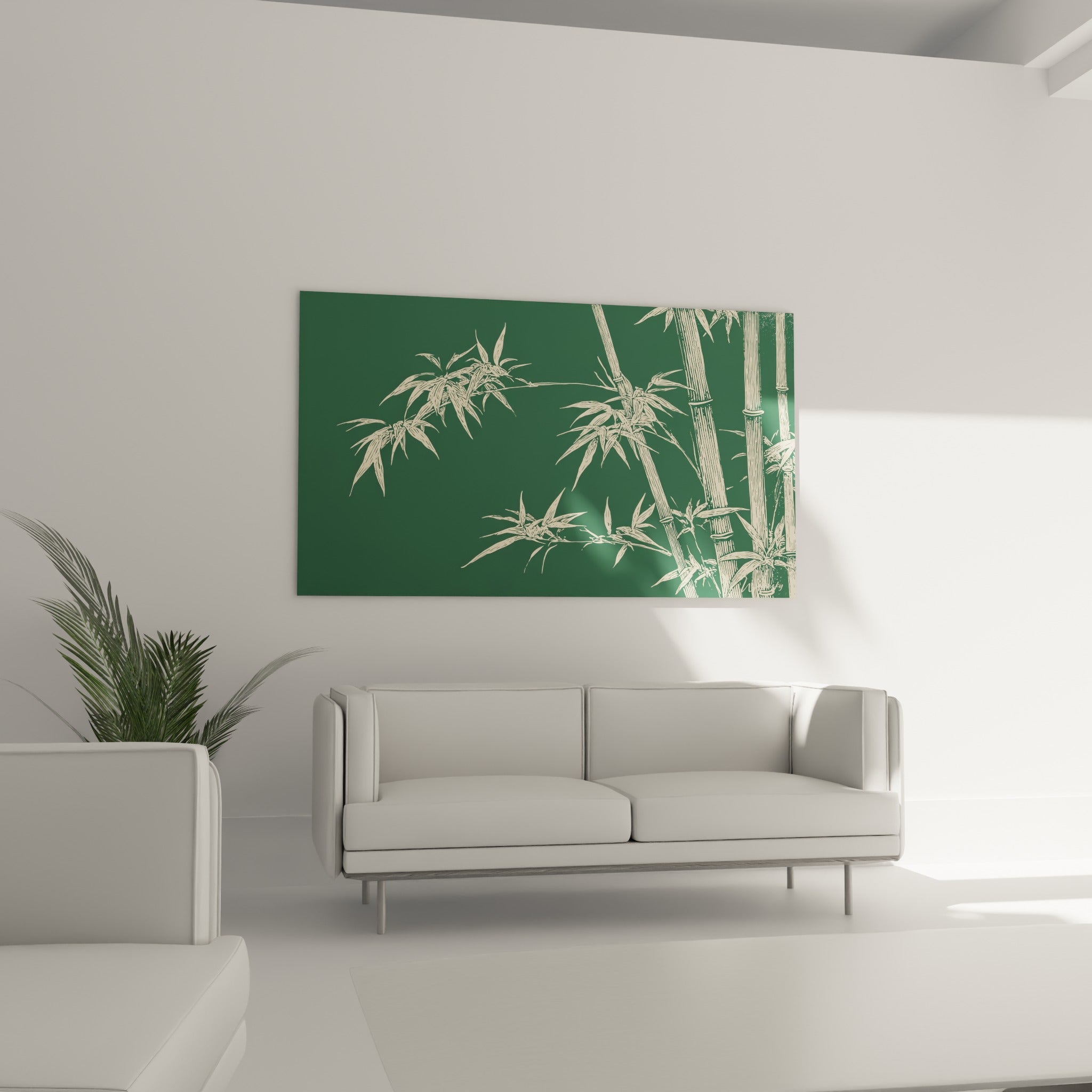 Feuilles de bambou graphiques en ivoire sur vert intense, au-dessus d'un canapé dans un salon lumineux