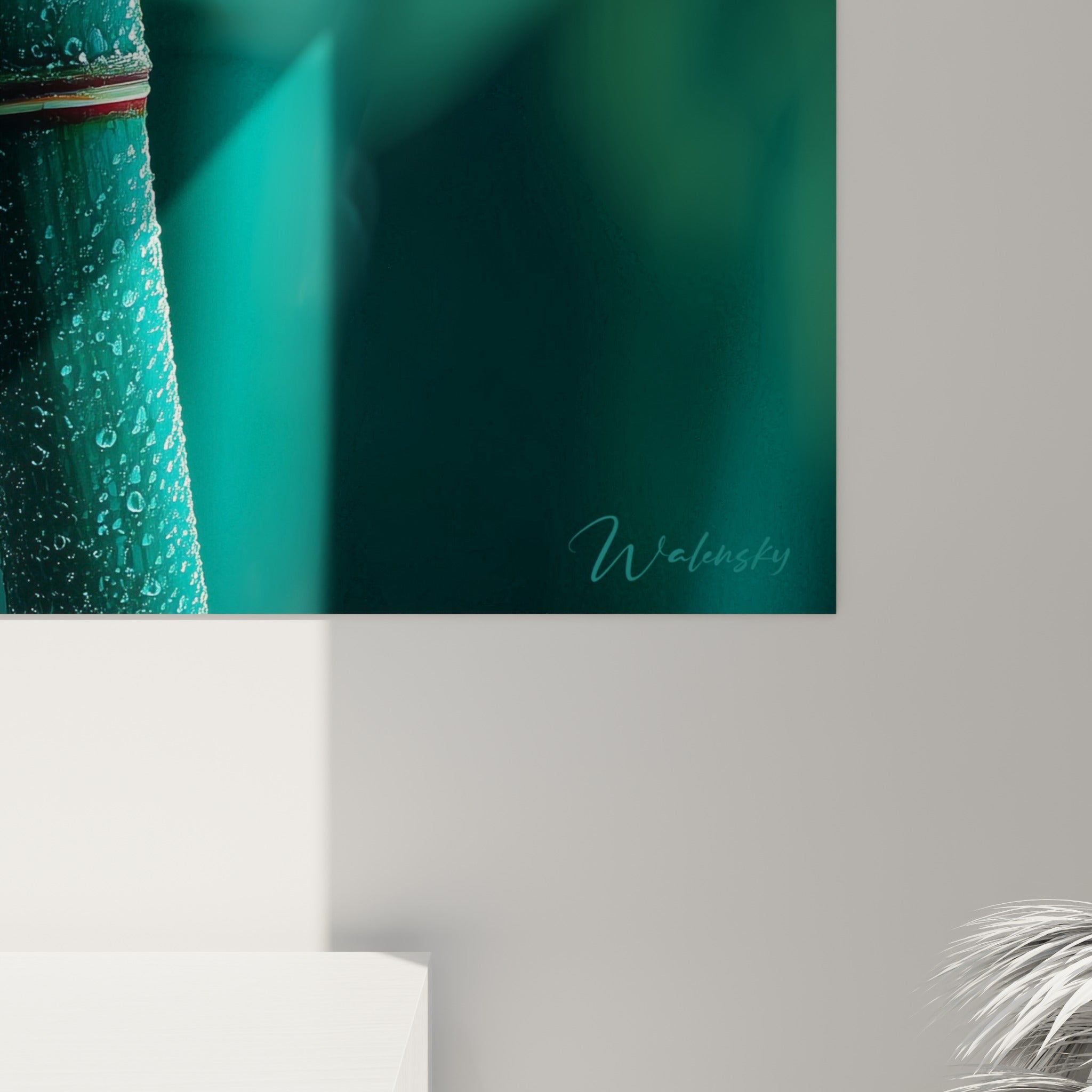 Détail des nœuds bruns et gouttes cristallines sur une tige de bambou vert profond et turquoise