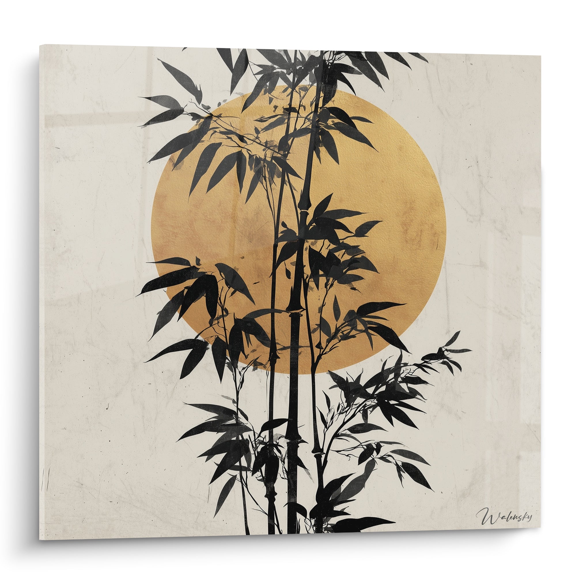 Tiges de bambou noir traversant un disque doré sur fond ivoire texturé, style estampe japonaise