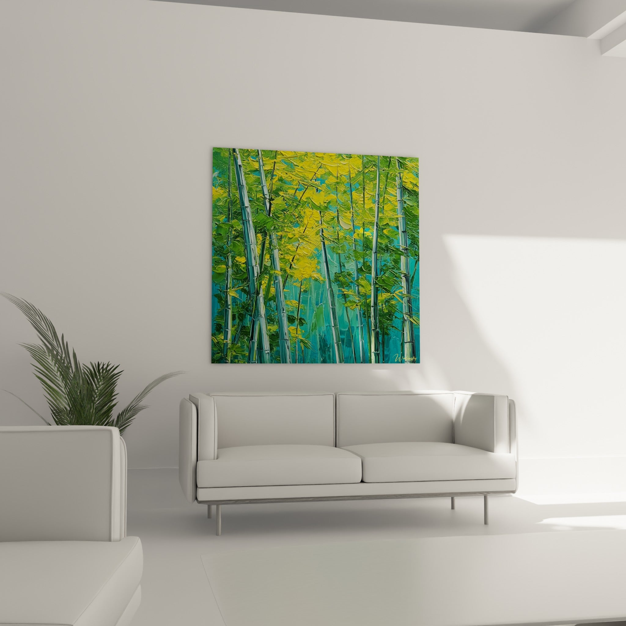 Forêt de bambou vert émeraude et jaune doré au-dessus d'un canapé dans un salon lumineux