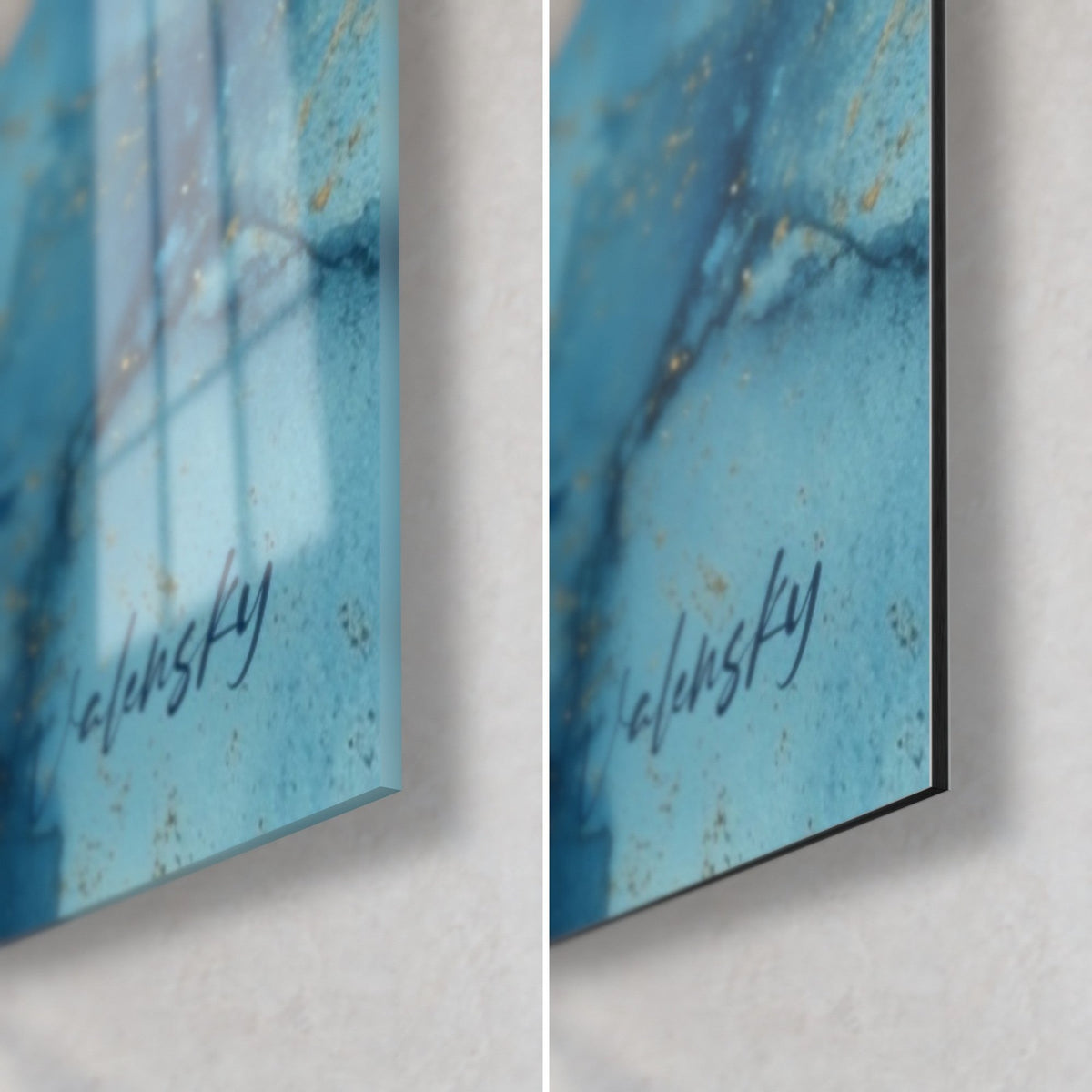 Tableau feuillage de bambou bleu marine, coin bas droit : verre brillant à reflets, alu Dibond mat noir, tranche de 3 mm