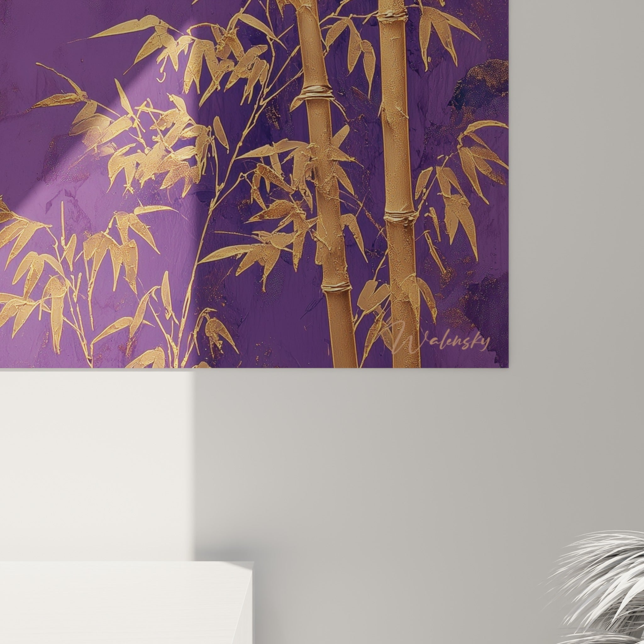 Détail des empâtements dorés et coulures violettes révélant la matière picturale du bambou