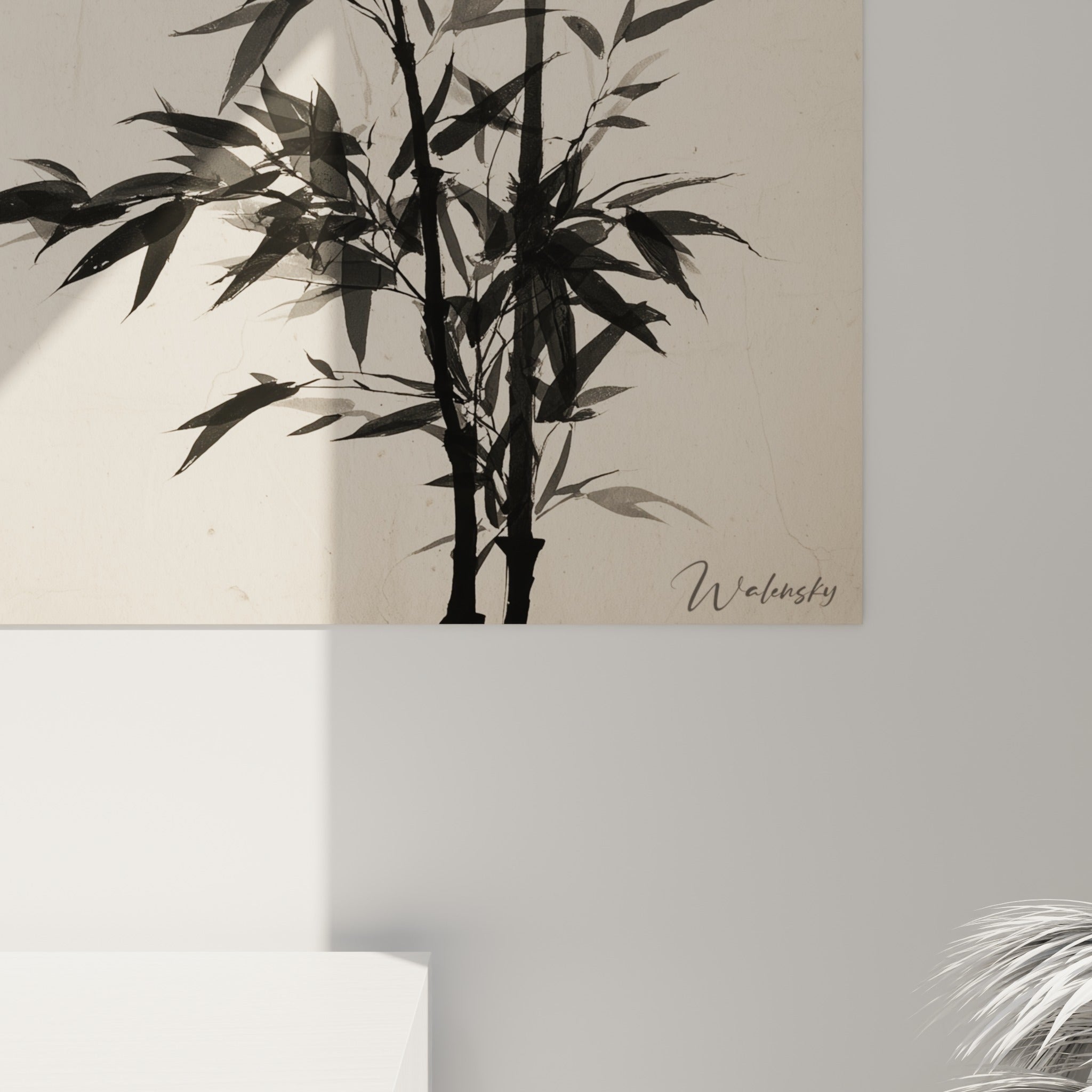 Grain du papier beige et empâtements dorés révèlent la matière fine de ce tableau bambou encré