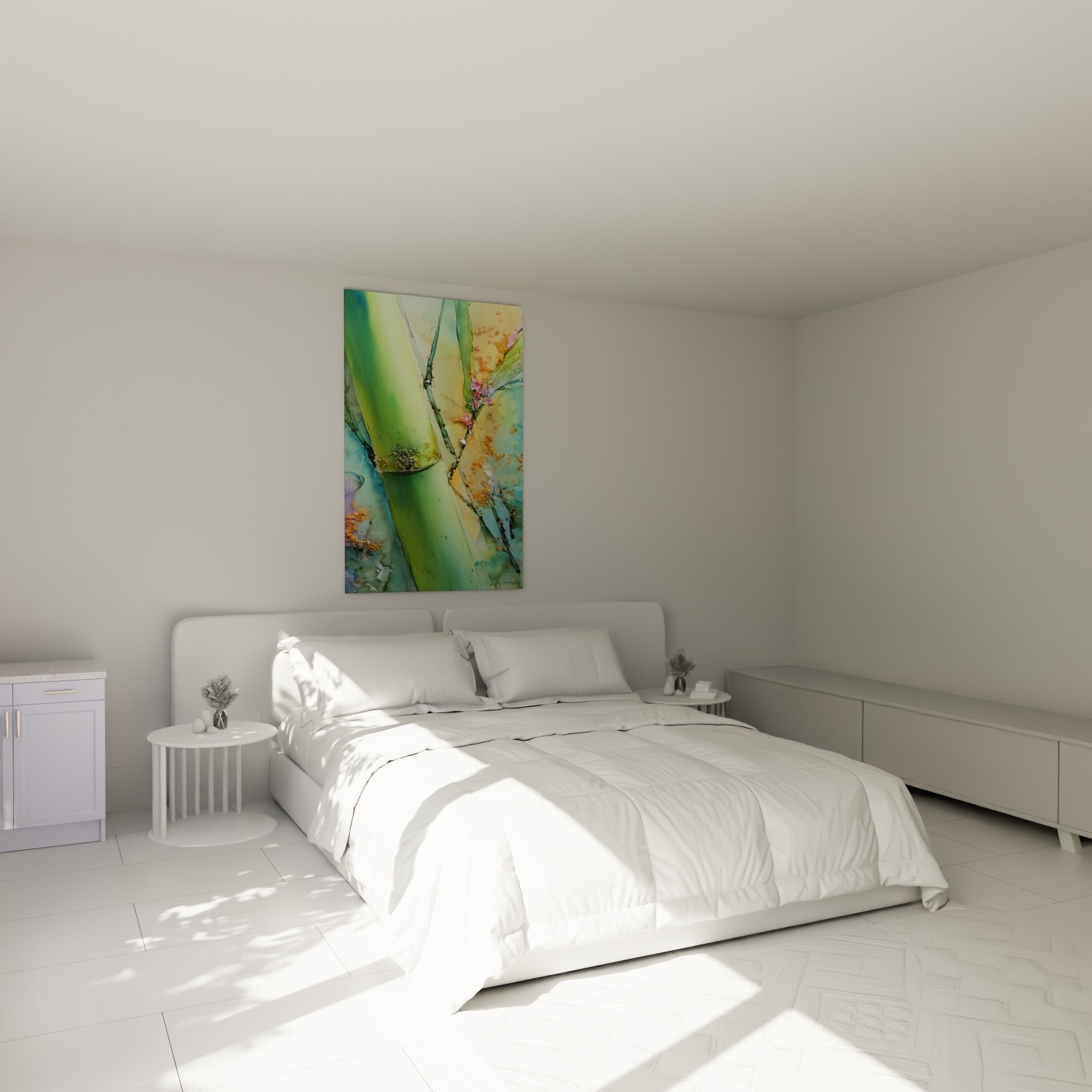 Bambou vert et doré aux touches roses, accroché au-dessus d'un lit dans une chambre claire