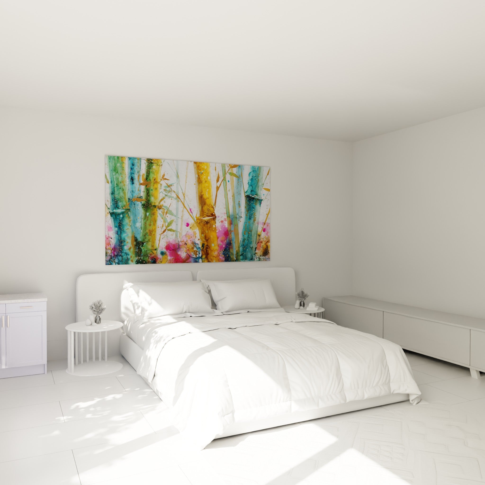 Bambous turquoise et ocre peints à l'aquarelle, au-dessus d'un lit dans une chambre claire