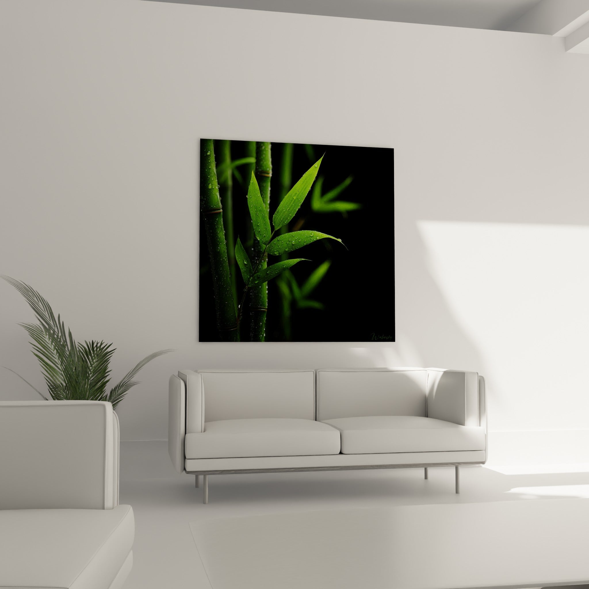 Tiges de bambou vert et noir chargées de rosée, au-dessus d'un canapé dans un salon lumineux