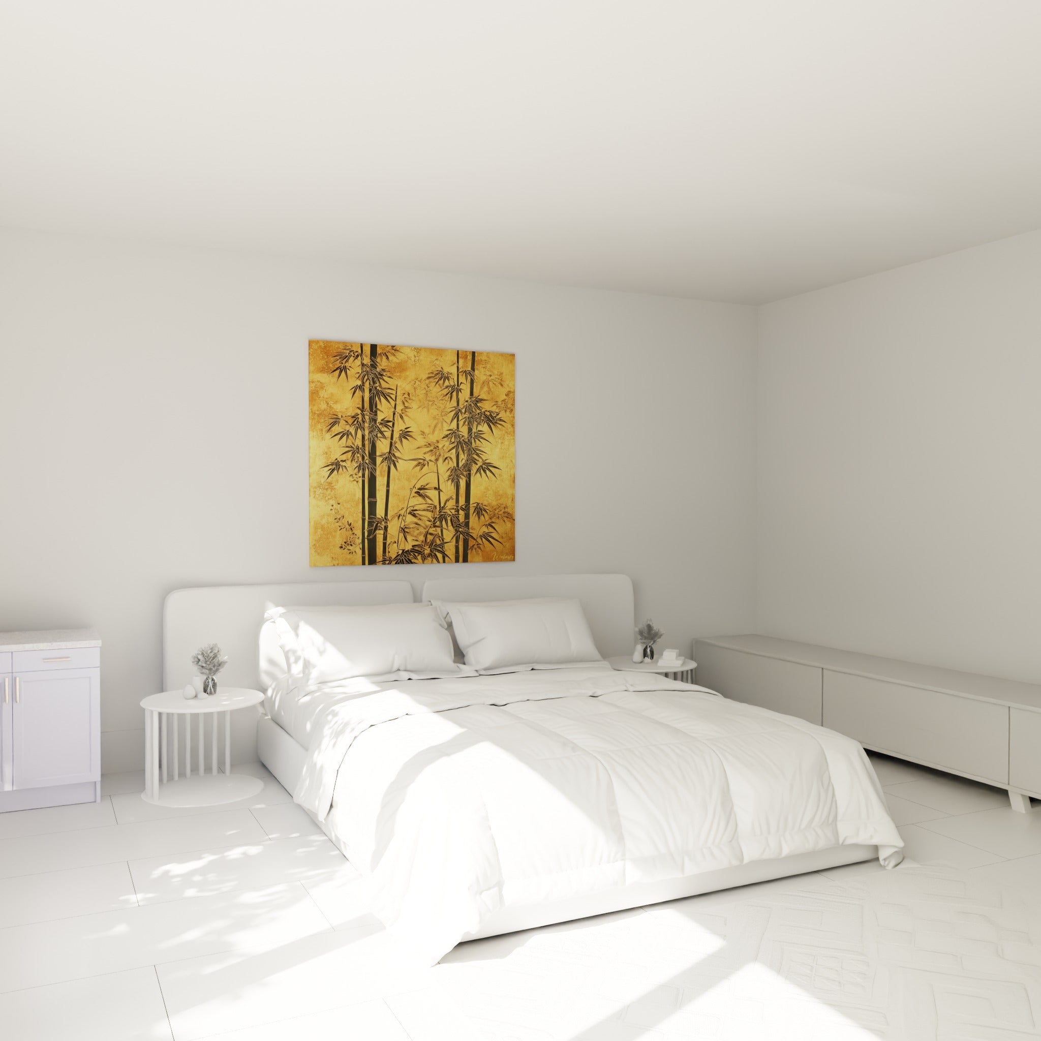 Tiges de bambou noir sur fond ocre et doré, accrochées au-dessus d'un lit dans une chambre claire