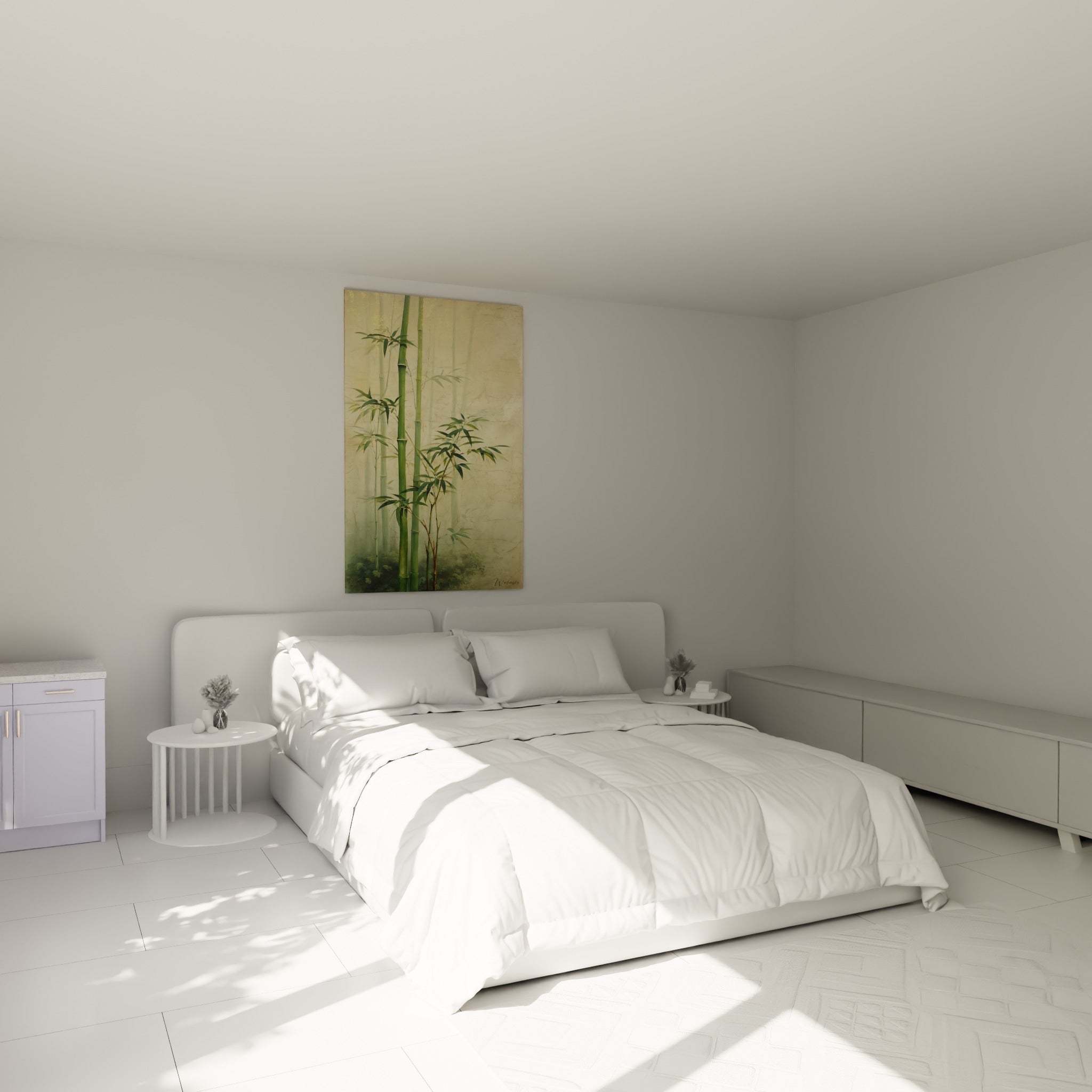 Tiges de bambou vert et fond ocre patiné, accrochées au-dessus d'un lit dans une chambre claire