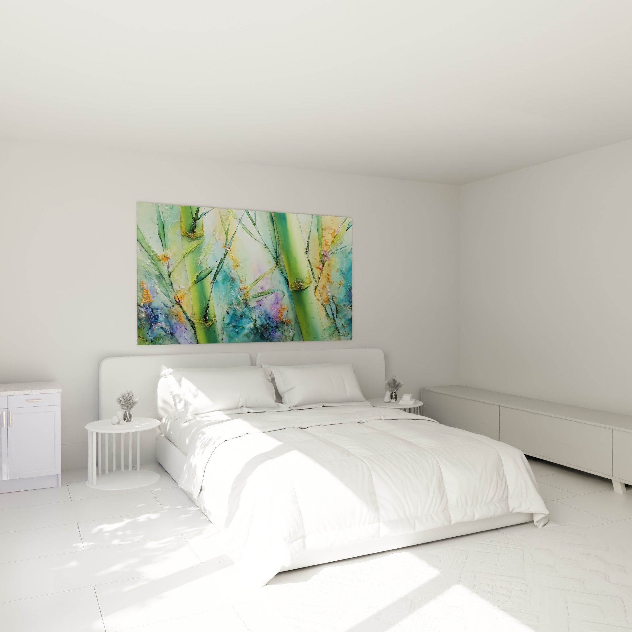 Bambou vert et bleu pastel se déployant en fines tiges, au-dessus d'un lit dans une chambre claire