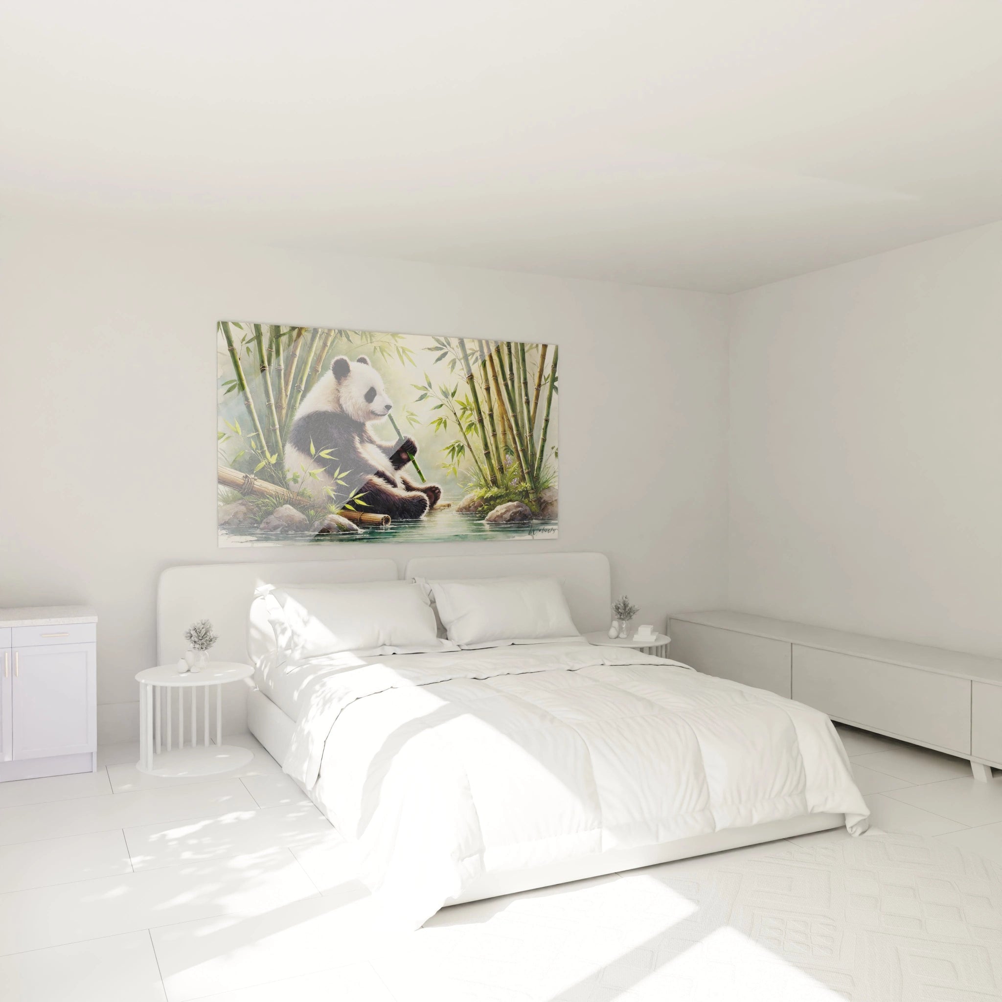 Tableau panda geant dans une chambre. Apportez une ambiance apaisante avec ce panda au-dessus du lit. Les details realistes et le cadre de bambous creent un espace zen ideal pour la detente.