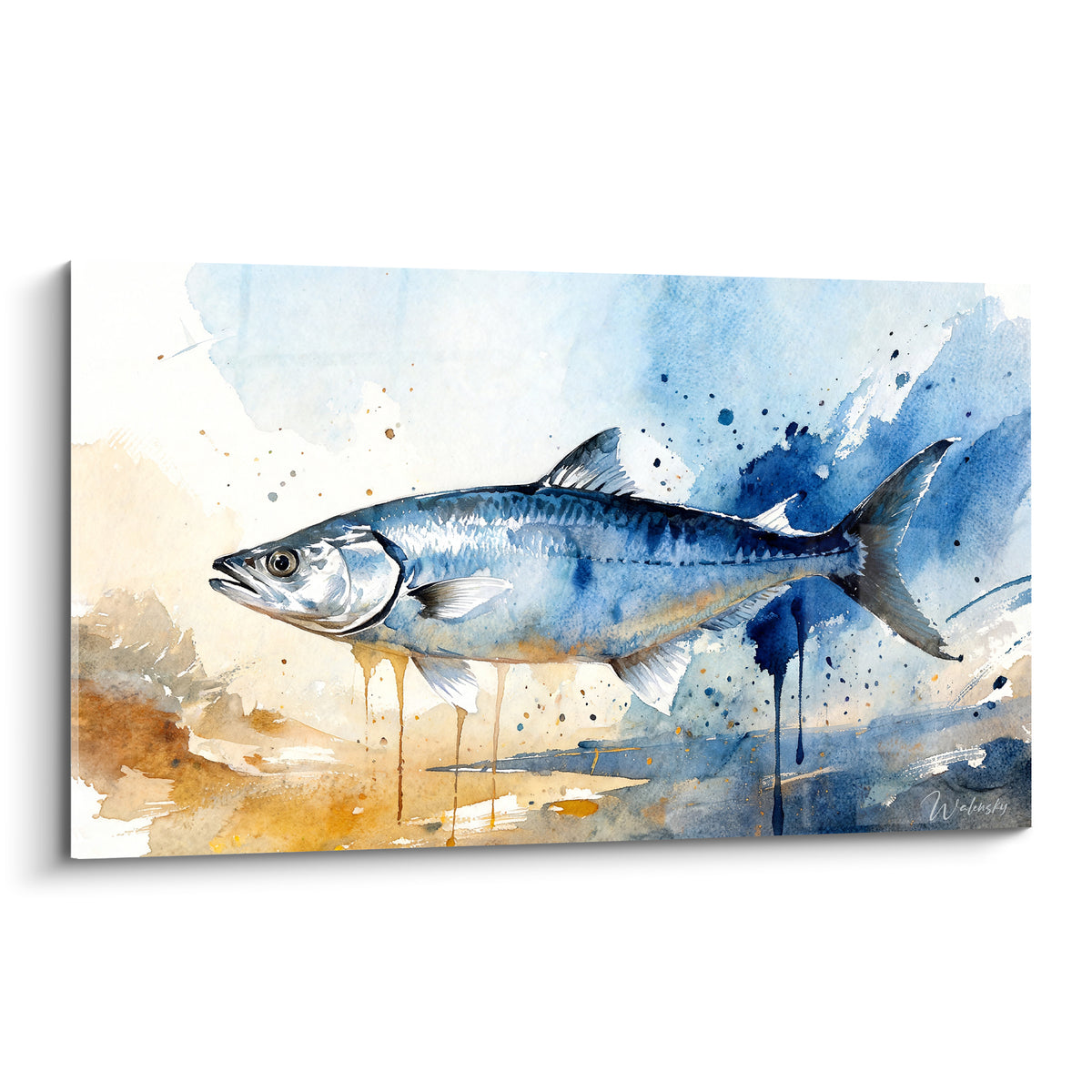 Barracuda bleu marine et argenté nageant, éclaboussures ocre et coulures d'aquarelle en fond clair