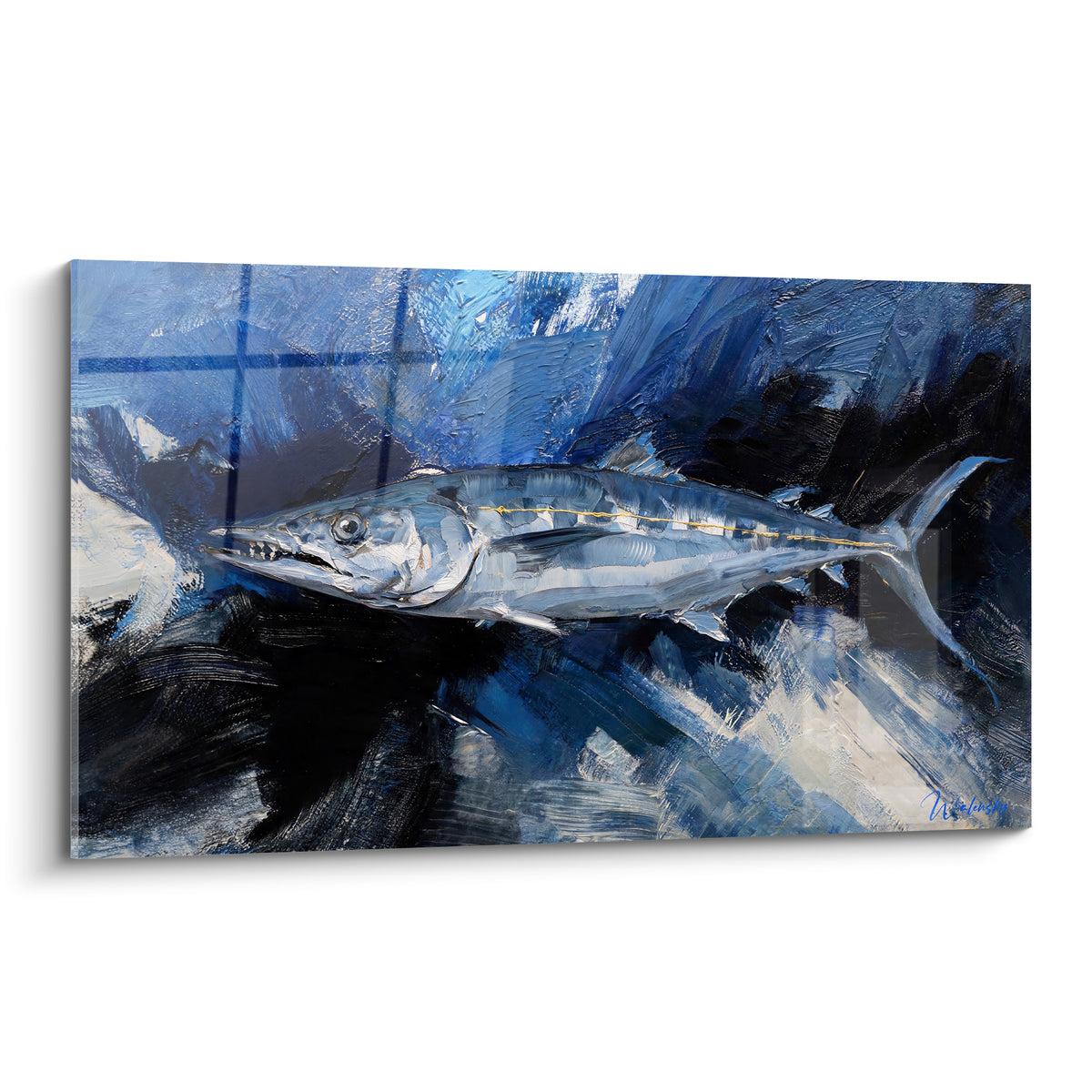 Barracuda argenté et bleu marine peint en pleine nage sur fond anthracite tourmenté