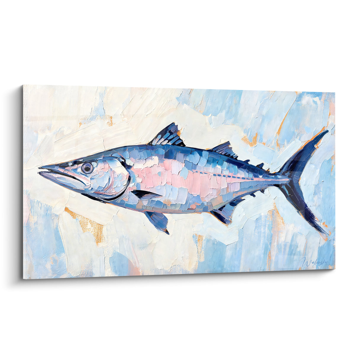 Barracuda peint en bleu marine et rose poudré, corps allongé, matière épaisse texturée sur fond clair