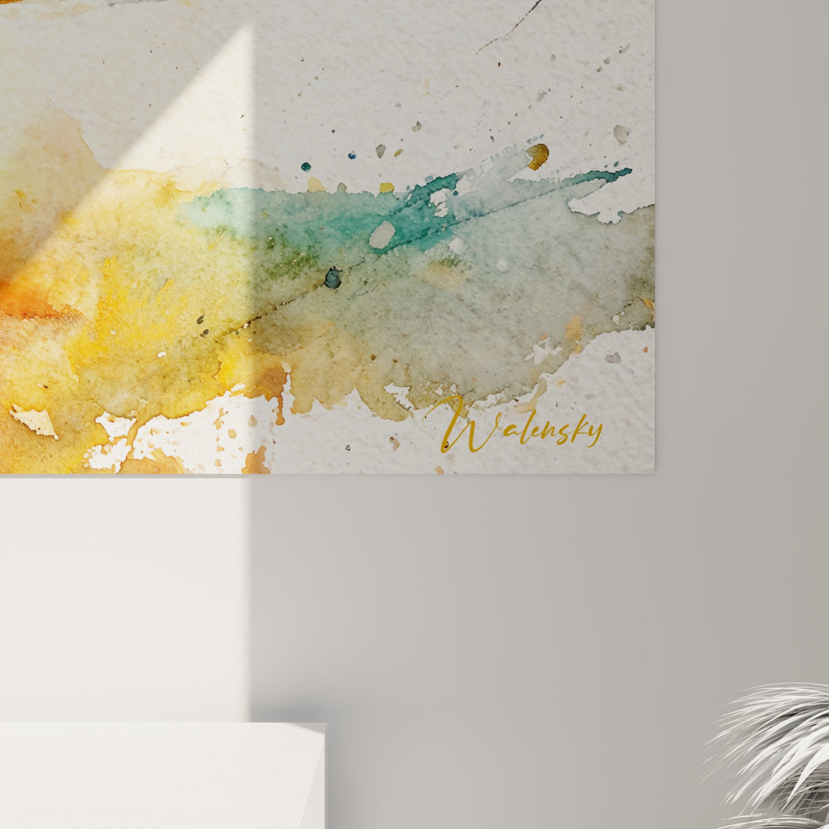 Détail des coulures orange et vert sauge sur la toile, grain du papier aquarelle et traits d'encre visibles
