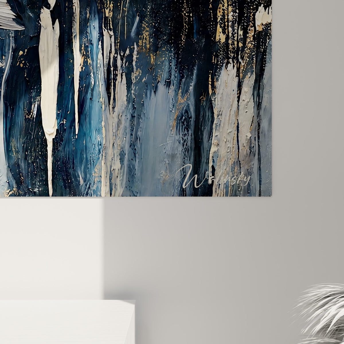 Détail des écailles dorées et grises du barracuda, empâtements épais et coulures anthracite visibles sur la toile
