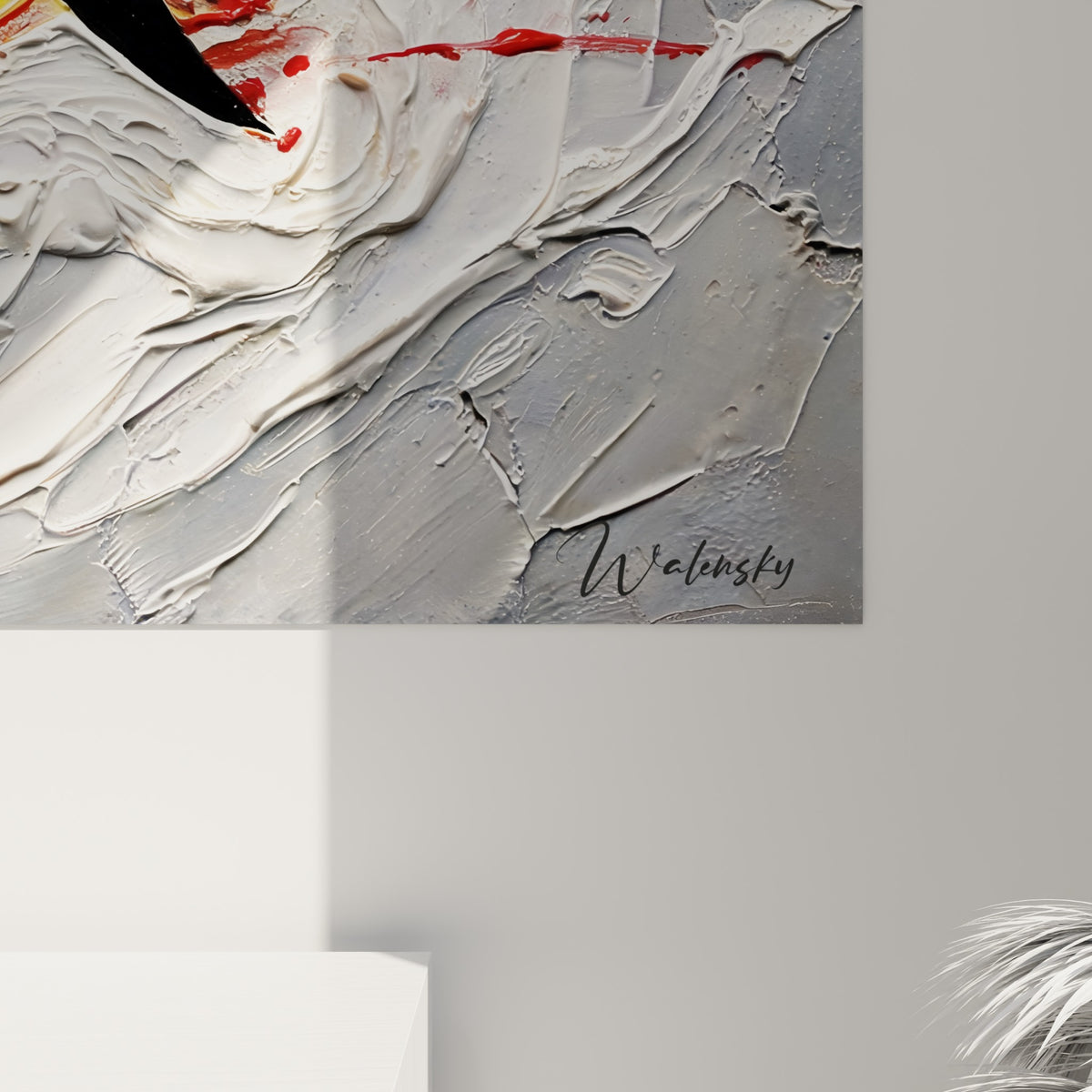 Empâtements gris et blancs du barracuda révélant coulures rouges et reflets jaunes en gros plan sur la toile