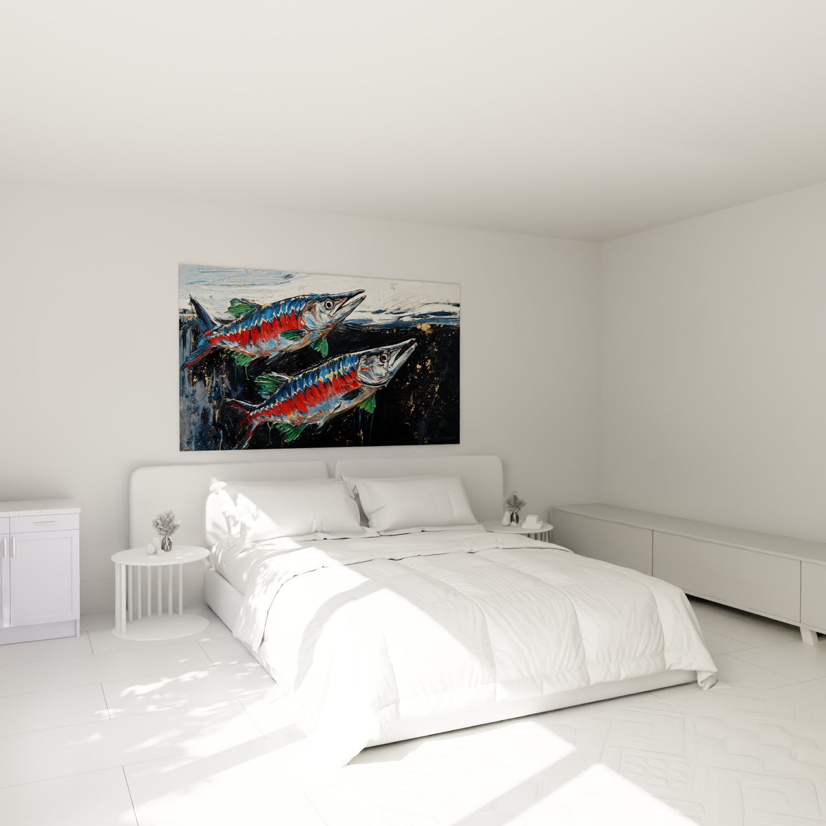 Barracudas rouge et bleu marine en pleine nage, tableau accroché au-dessus d'un lit dans une chambre claire