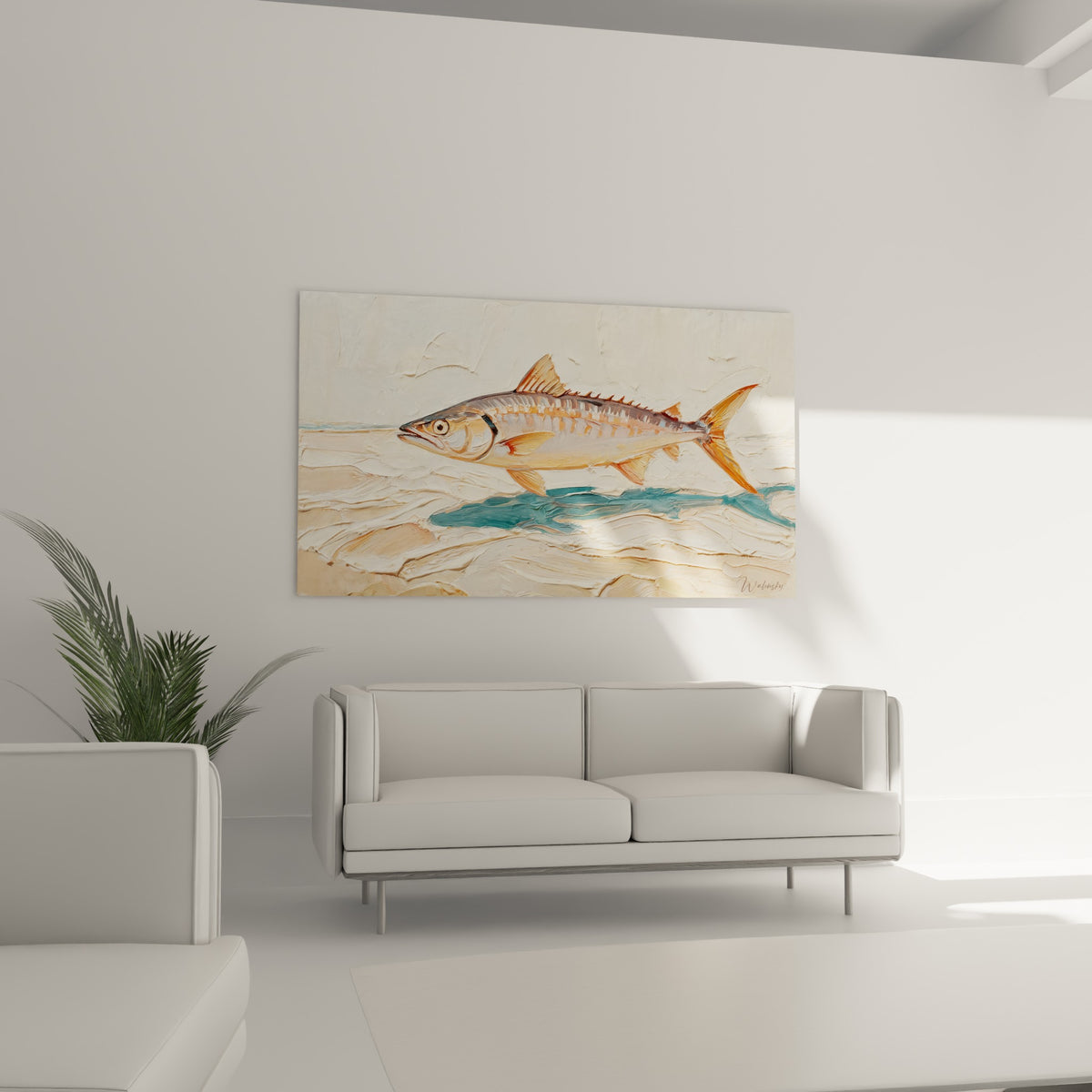 Silhouette de barracuda anthracite et orange sur toile texturée au-dessus d'un canapé dans un salon lumineux