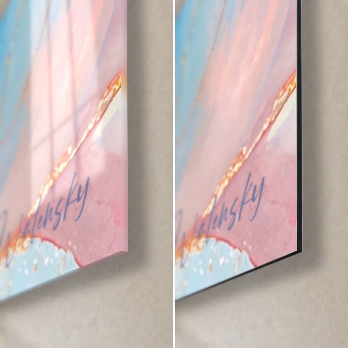 Quadro di squame di pesce in rosa e blu, venature dorate e firma Walensky, angolo in basso a destra: vetro lucido a sinistra, Dibond opaco a destra