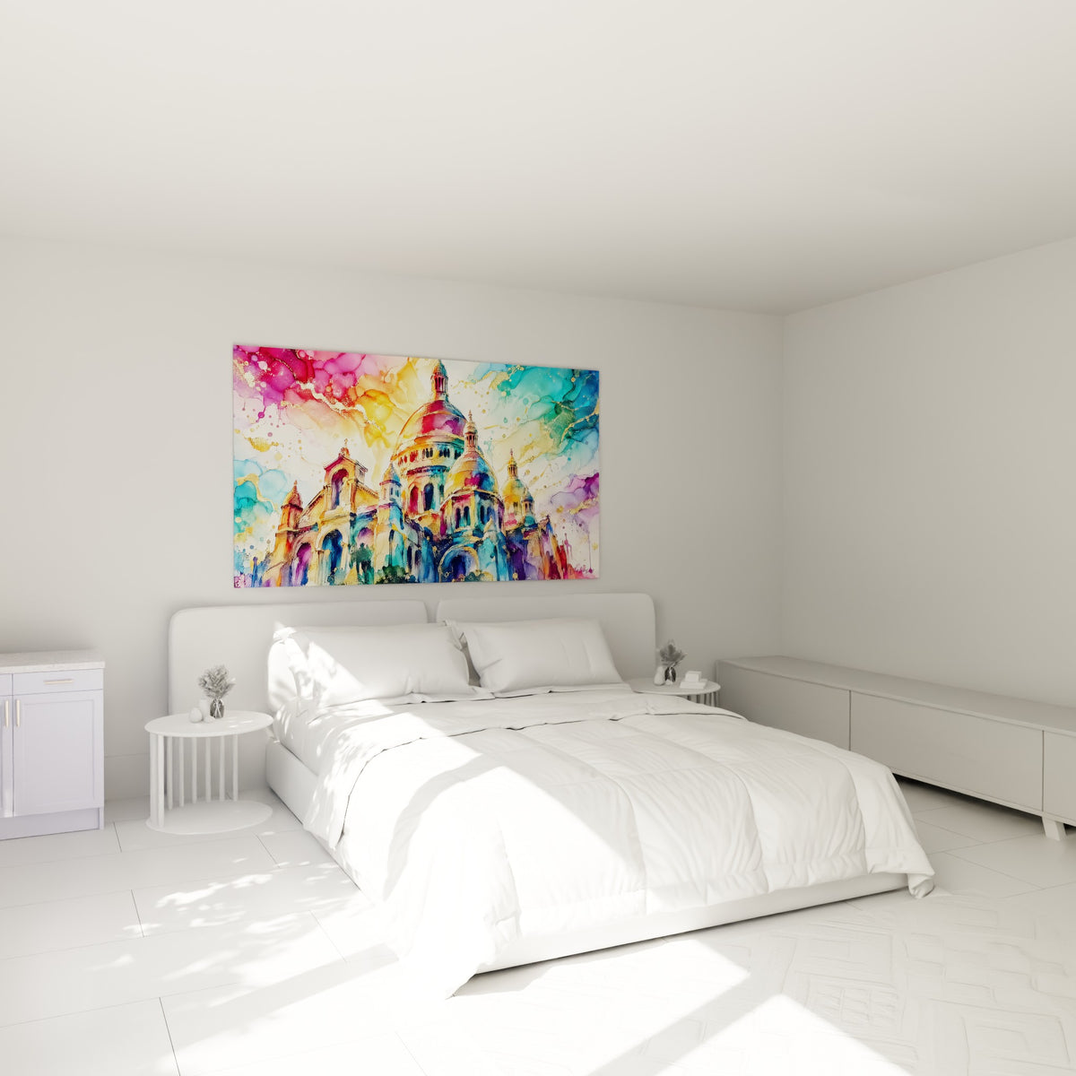 Dômes dorés et turquoise de la Basilique du Sacré-Cœur au-dessus d'un lit dans une chambre claire