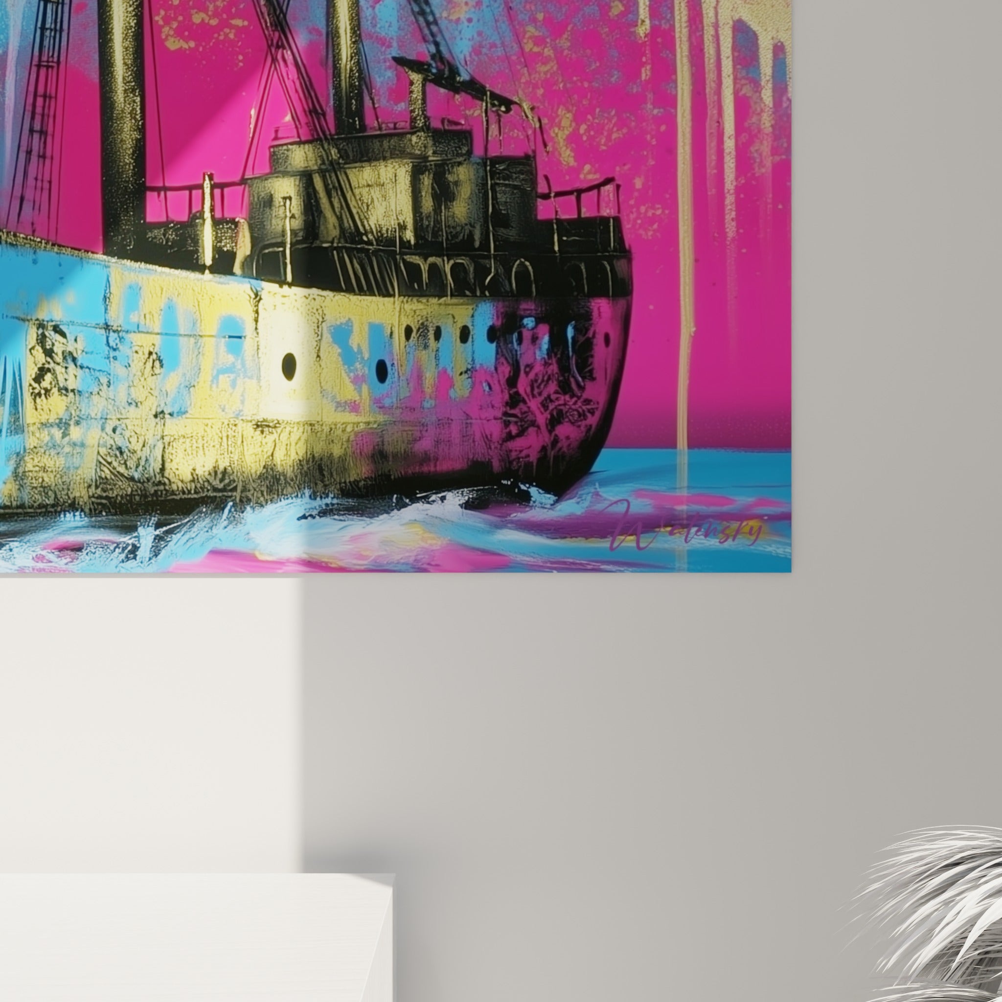 Détail des coulures dorées et de l'écume bleu pastel sur la coque du cargo peint en gros plan