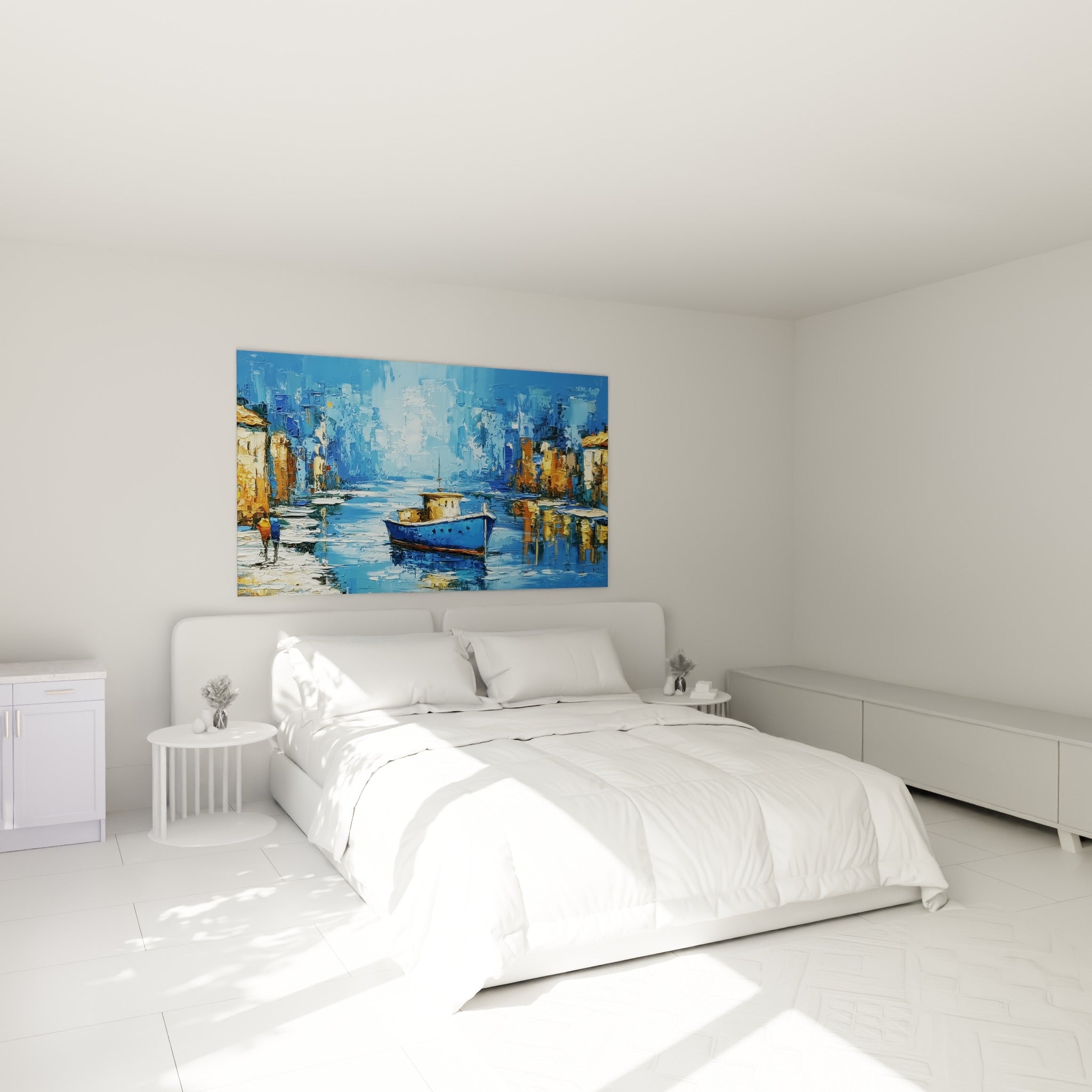 Barque bleue à touches dorées voguant sur l'eau, accrochée au-dessus d'un lit dans une chambre claire