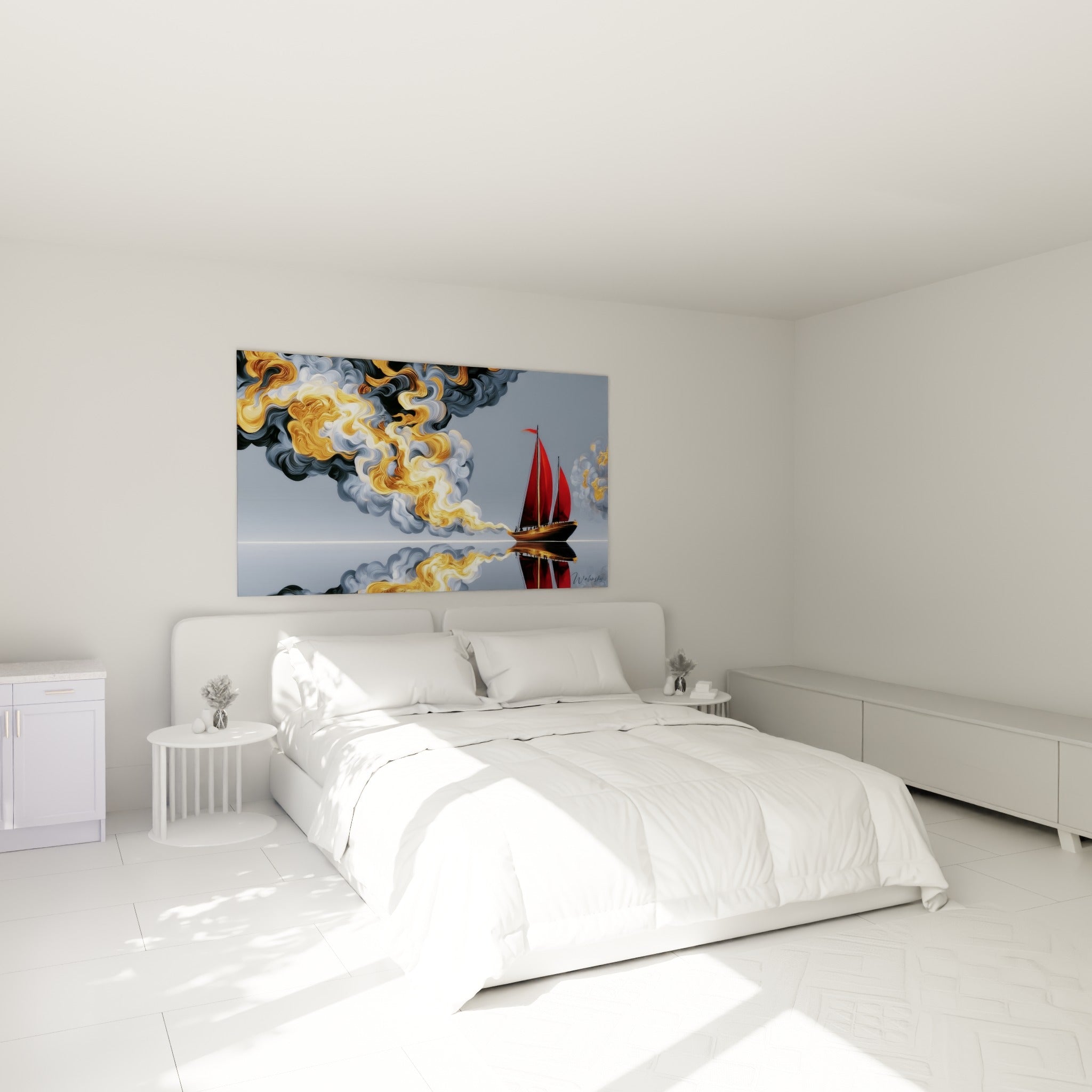Panache doré et voiles rouges du voilier accrochés au-dessus d'un lit dans une chambre claire