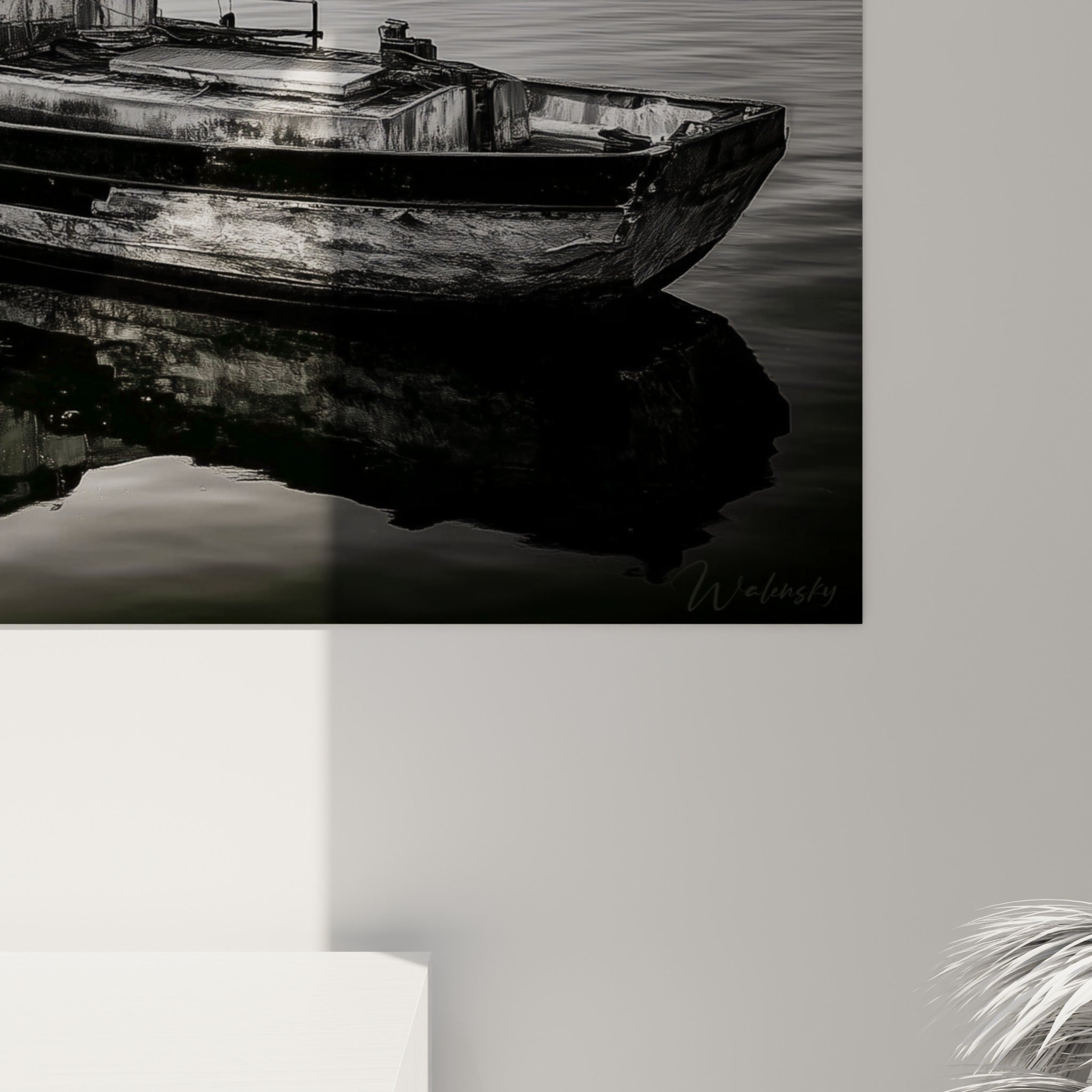 Texture de la coque du tableau bateau abstrait révélant grain noir et nuances de gris brumeux