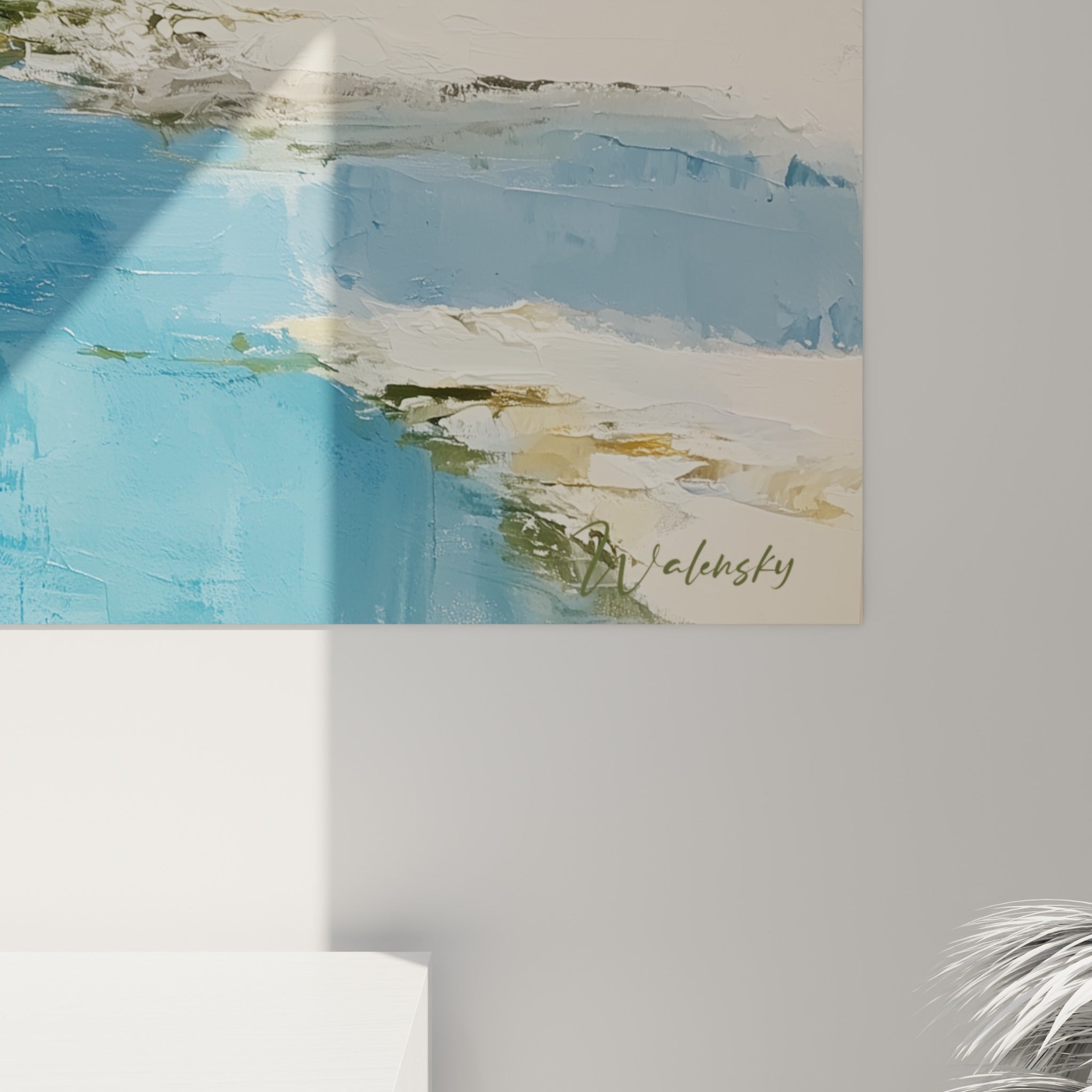 Empâtements bleu marine et coulures dorées, grain de la peinture à l'huile visible sur la toile accrochée