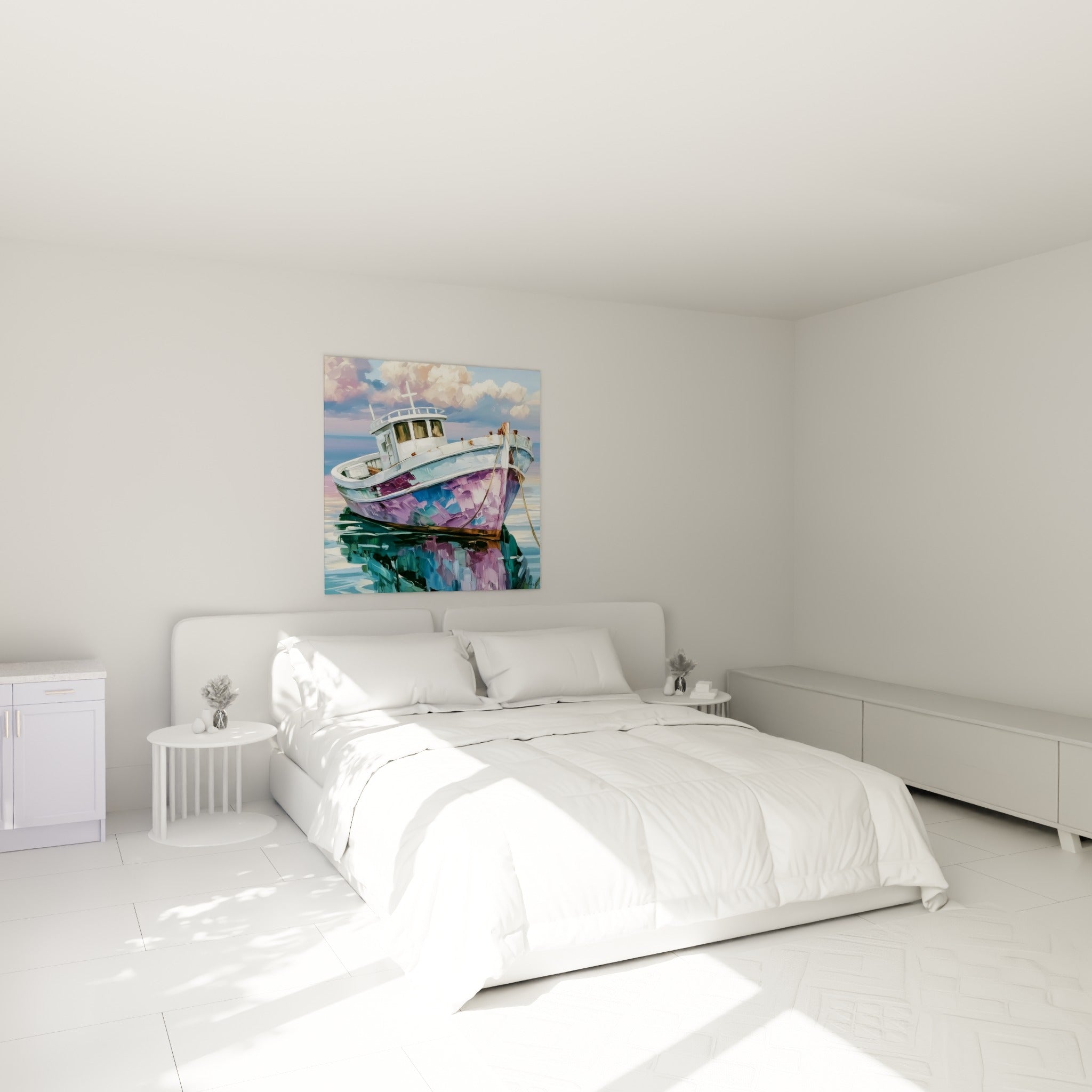 Petit bateau violet aux reflets turquoise accroché au-dessus d'un lit dans une chambre claire