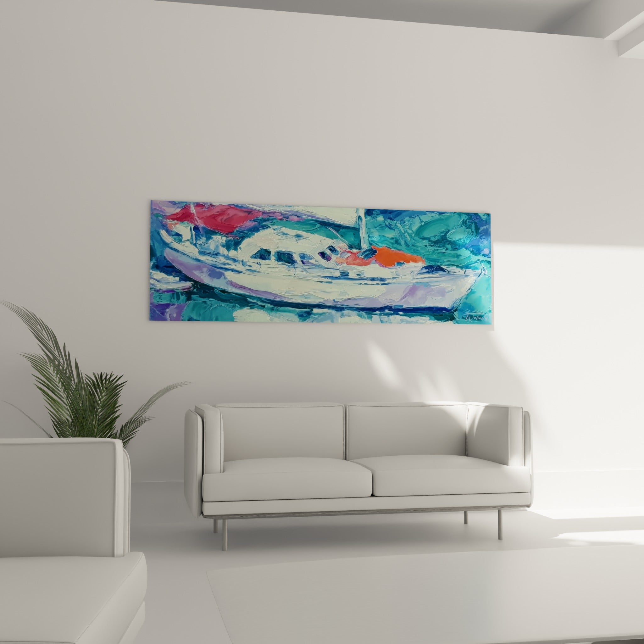 Voile orange et coque nacrée d'un tableau marin, au-dessus d'un canapé dans un salon lumineux