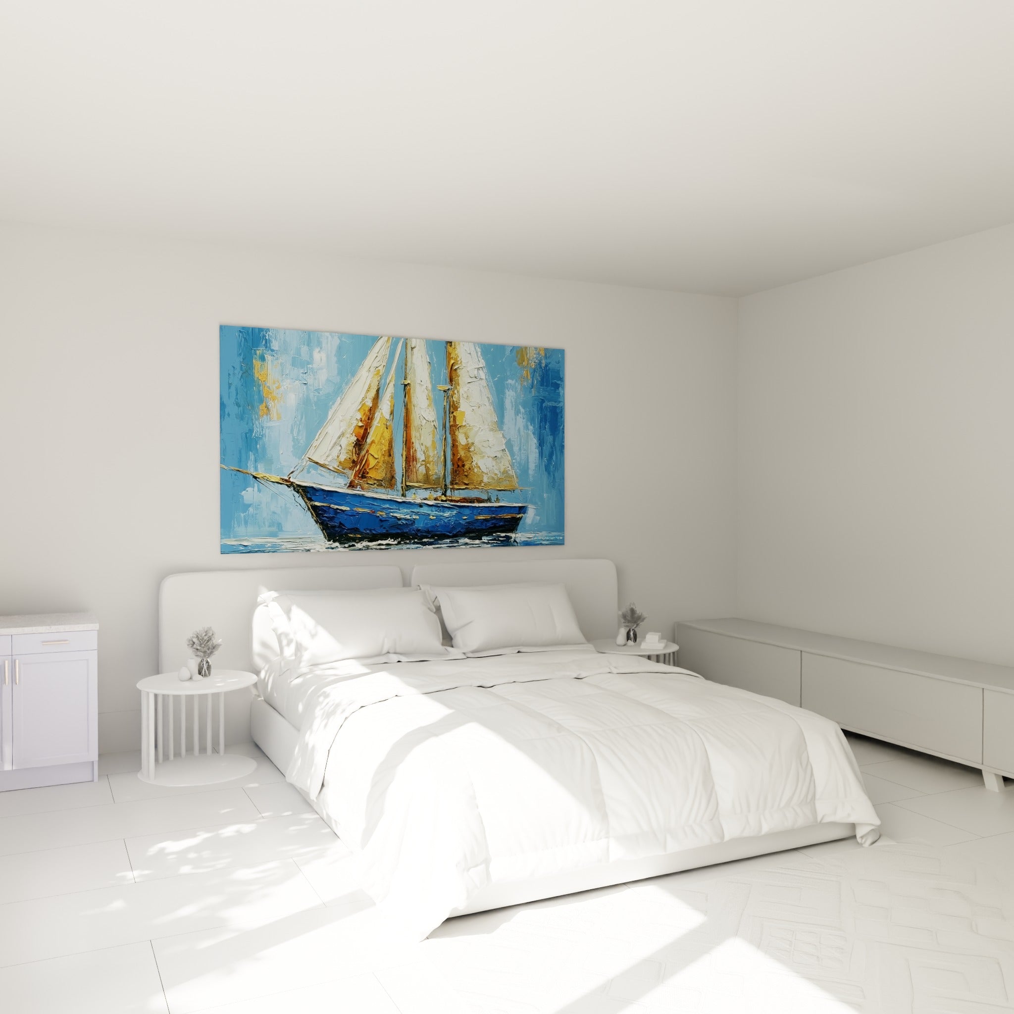 Trois-mâts bleu marine et doré voguant sur une mer azur, accroché au-dessus d'un lit dans une chambre claire