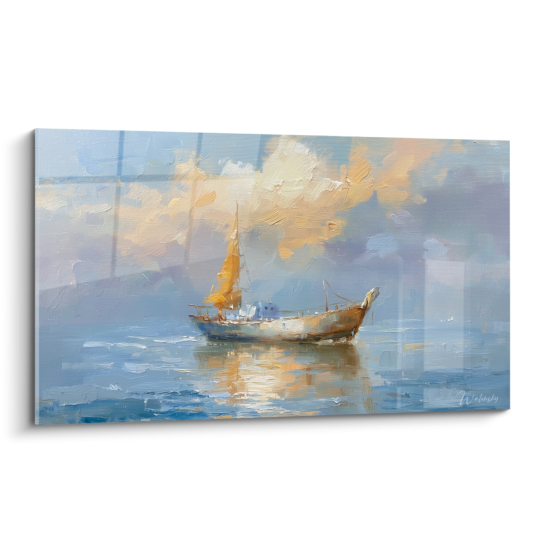 Voilier bateau abstrait à voile ocre doré glissant sur une mer bleu marine et ciel nuageux