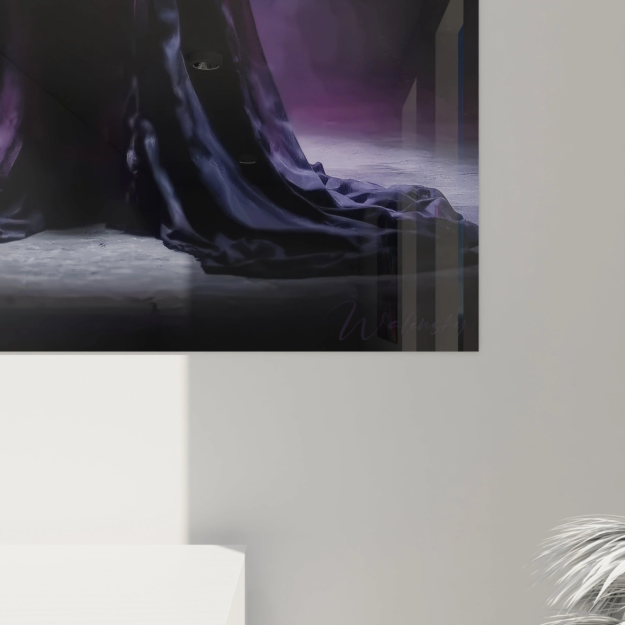 Tableau art mural femme élégant avec des nuances de violet, parfait pour une décoration intérieure moderne