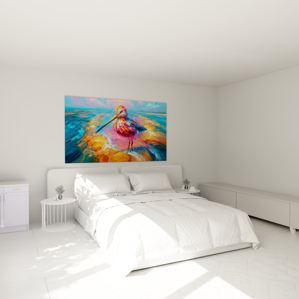 Échassier rose et bleu marine peint à l'huile, accroché au-dessus d'un lit dans une chambre claire