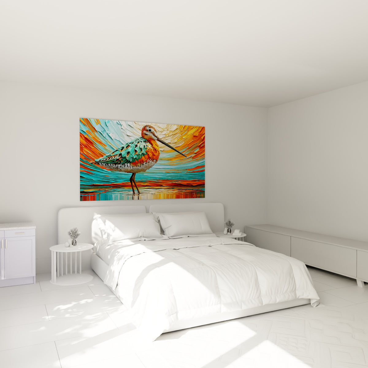 Échassier orangé et turquoise en relief pictural, accroché au-dessus d'un lit dans une chambre claire