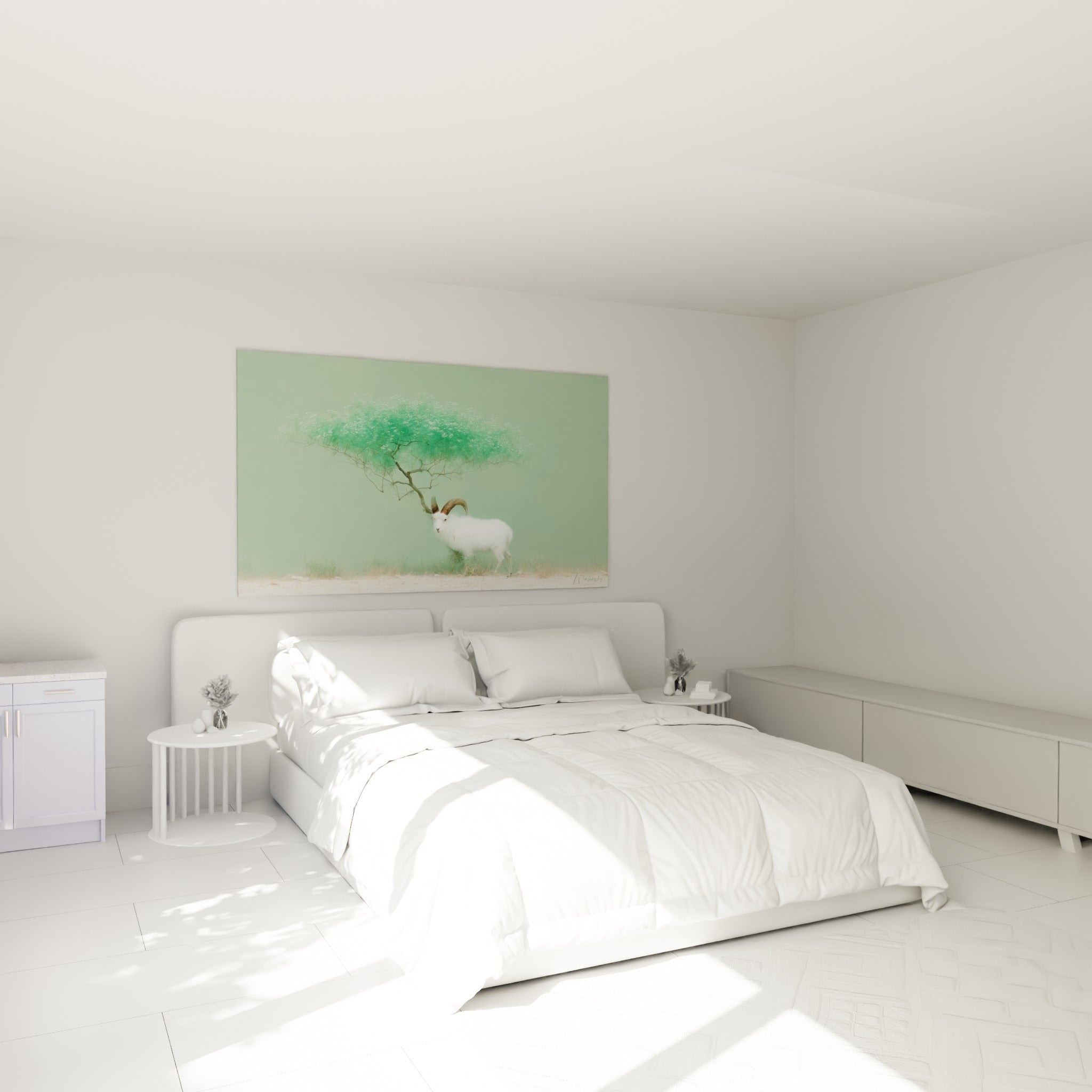 Silhouette blanche du bélier sous des fleurs vert d'eau, accrochée au-dessus d'un lit dans une chambre claire