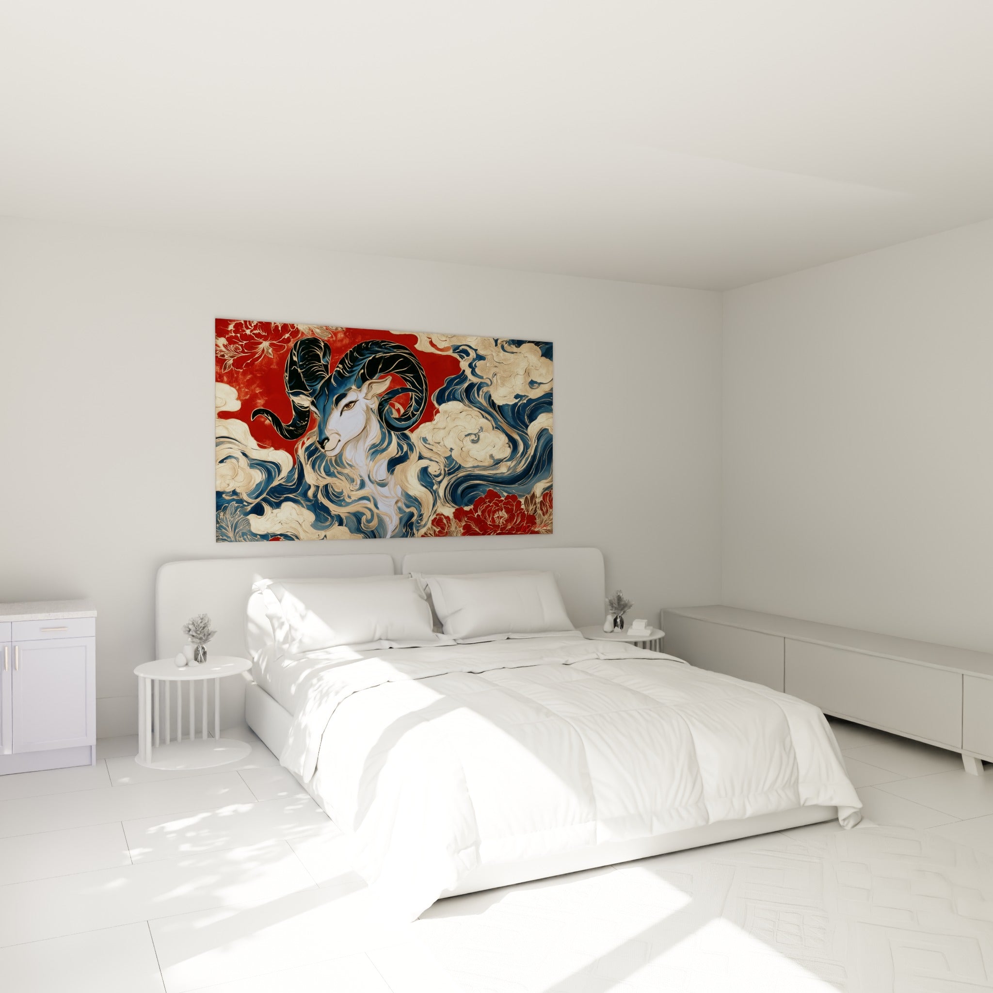 Tête de bélier blanche entourée de volutes dorées et bleu marine, accrochée au-dessus d'un lit dans une chambre claire