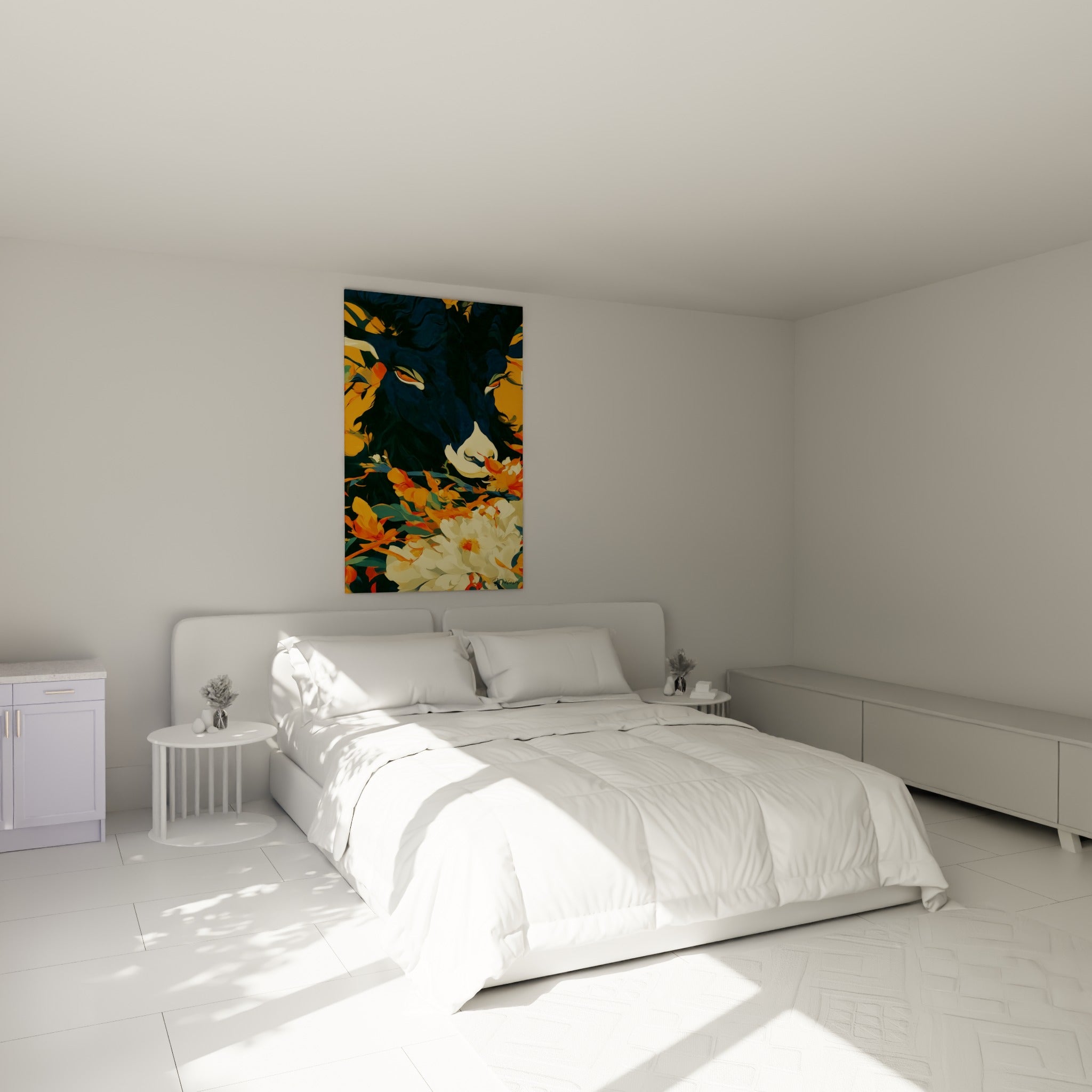 Silhouette animale bleu marine et orange nichée dans des pétales crème, au-dessus d'un lit dans une chambre claire